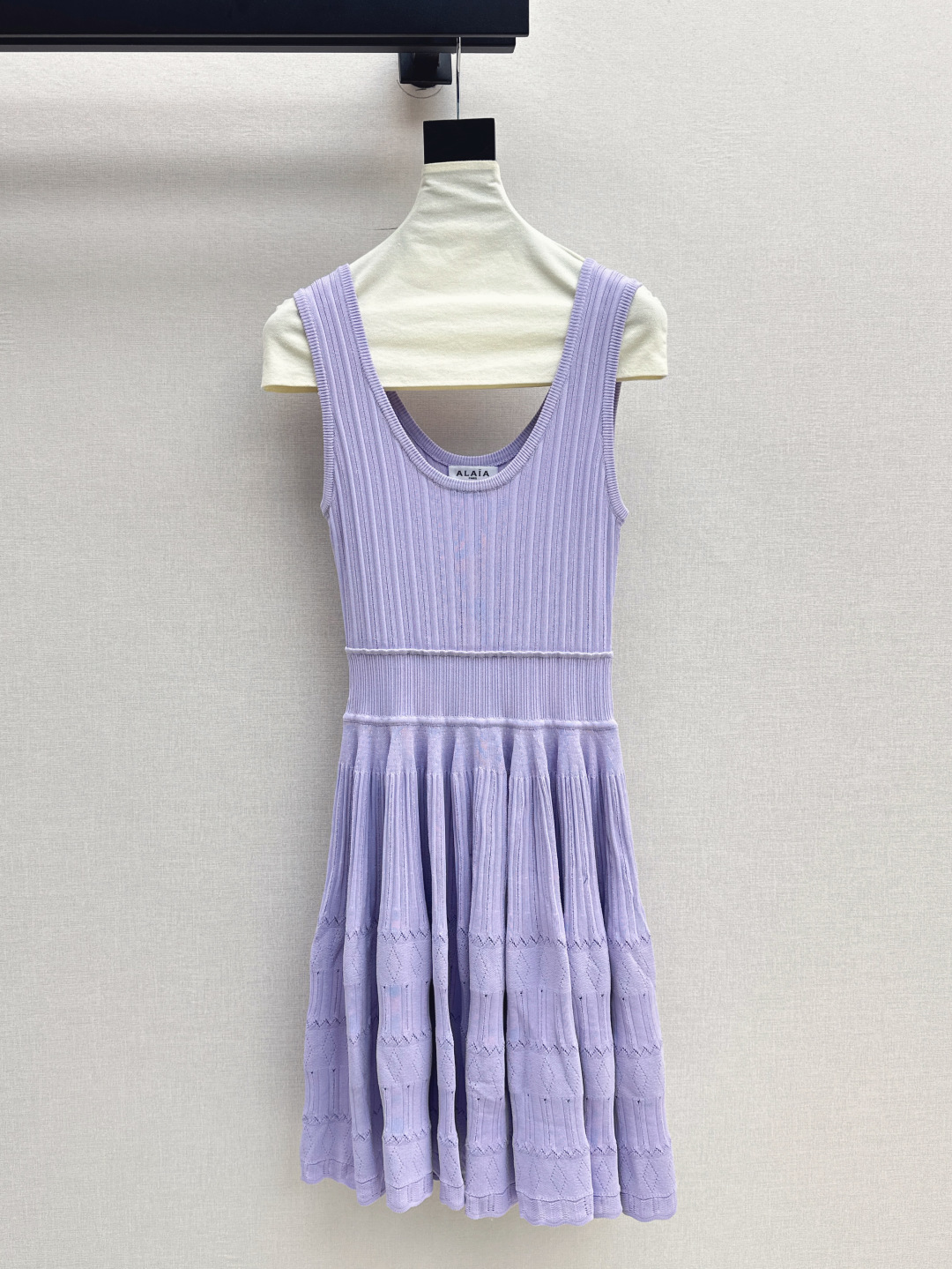 NO:439320,Exclusive model Ale～ 25Ss————The latest spring and summer elegant temperament feminine suit long-sleeved cardigan + sleeveless three-dimensional waist-hugging dress. A must-have for daily casualness. A complete set of matches without worries when going out. A set of top-body looks super good. Extend the body proportions. Huge high. The effect of hidden meat paper. Four-color distribution. SML, skirts, alexander wang.19860909独家款 Ale～ 25Ss————春夏最新款优雅气质女人味套装长袖小开衫+无袖立体收腰连衣裙 日常休闲必备 一整套出街无需烦恼搭配 一套上身超好看 拉长身材比例 巨显高 藏肉纸片人效果 四色分开发 现货发售sml,,skirts,alexander wang,Women's clothing