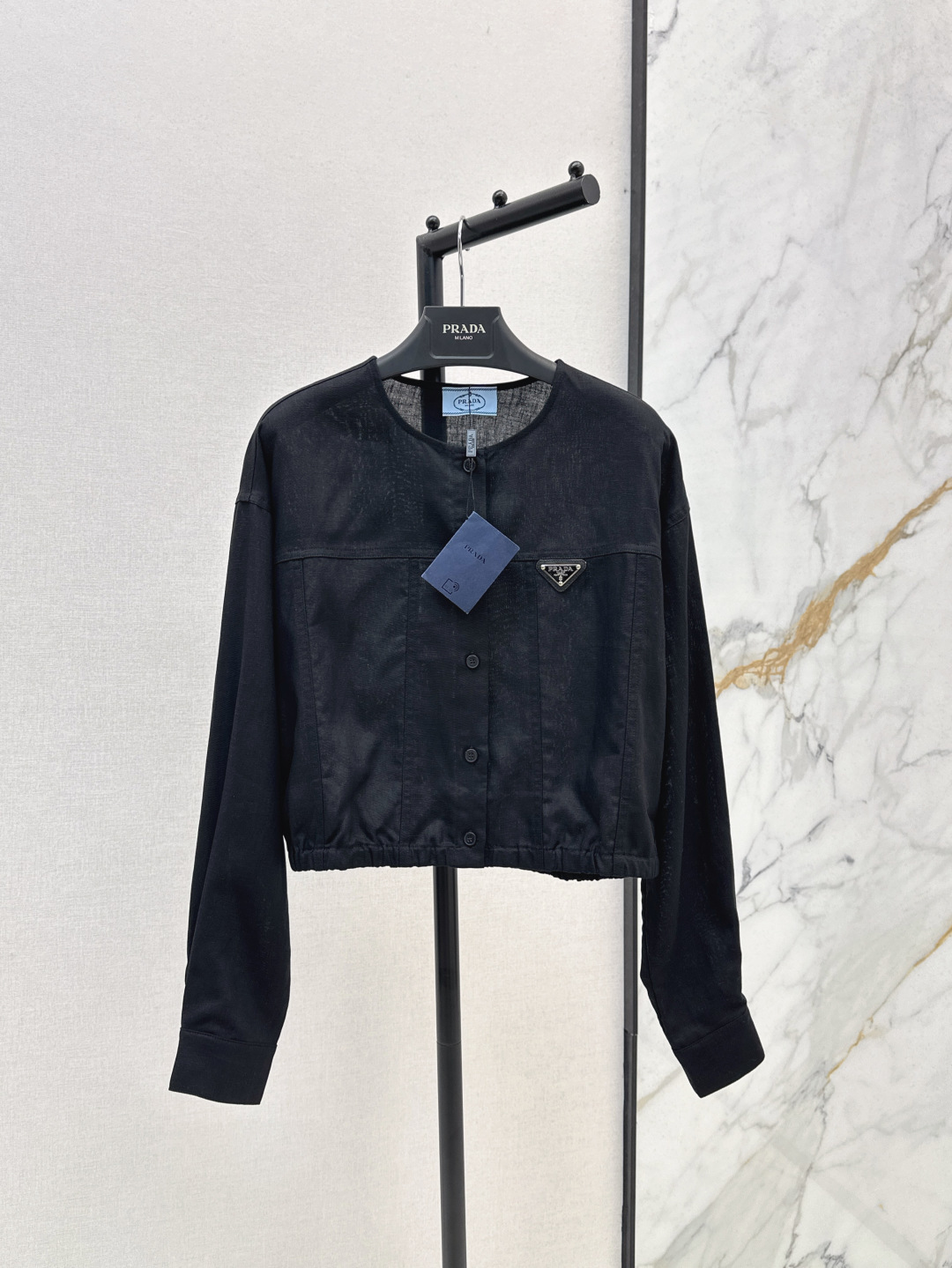 NO:440022,PD 25Ss————The latest short high-end shirt in spring and summer, high-spirited minimalist style outfit, small and short style, not picky, fashionable and exquisite outfit~~Linline blend fabric, two colors for sale in stock,,shirts,alexander wang19860909PD 25Ss————春夏最新款短款高级感衬衫高智感极简风穿搭 气质小短款不挑人 又A又飒的时髦精穿搭～～亚麻混纺面料 两色现货发售sml,,shirts,alexander wang,Women's clothing