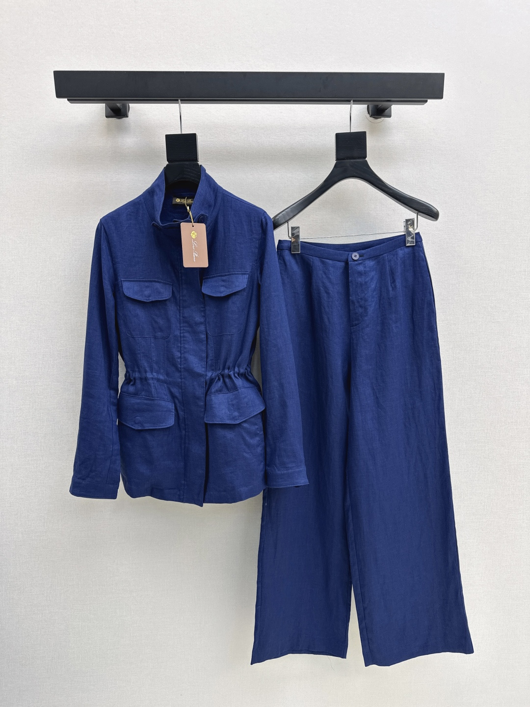 NO:440017,530L 25Ss——————The latest handsome linen suit in early autumn, long-sleeved workwear style jacket + wide-leg pants, slim and tall, without losing the gentle and elegant feeling of aura, exquisite déjà vu, slim and not picky, one set, three colors are available in stock, smlxl, loro piana, jackets & coats, alexander wang19860909530L 25Ss————早秋最新款帅气亚麻套装 长袖工装风外套外套+阔腿裤 上身显瘦又高挑 不失气场的温柔优雅感 精致既视感版型显瘦不挑人 一套出 三色现货发售smlxl,,loro piana,jackets & coats,alexander wang,Women's clothing