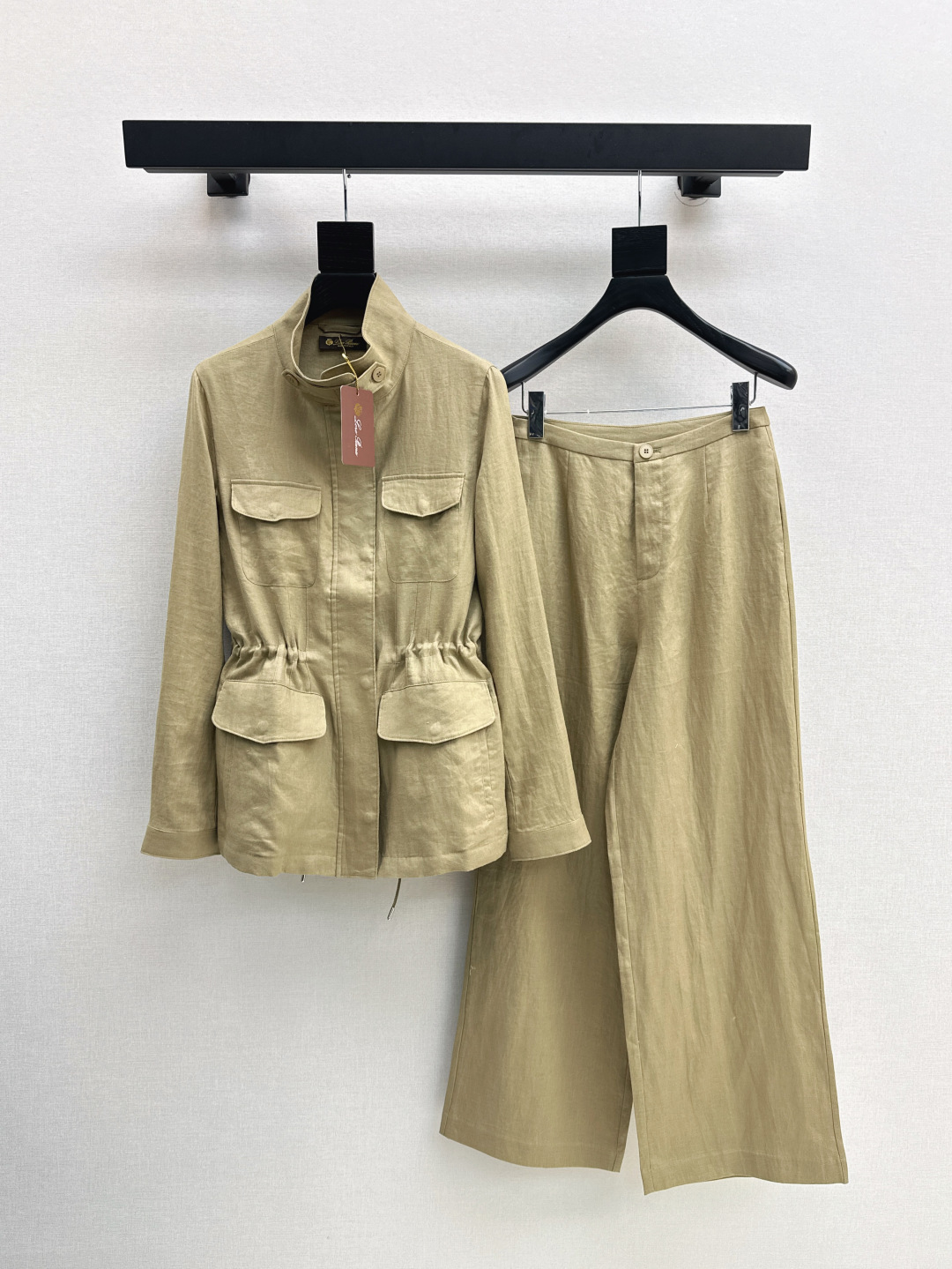 NO:440011,530LP Ss——————The latest handsome linen suit in early autumn, long-sleeved workwear style jacket + wide-leg pants, slim and tall, without losing the gentle and elegant feeling of aura, exquisite and déjà vu, not picky, one set, three colors are available in stock, smlxl, loro piana, jackets & coats, alexander wang19860909530LP Ss————早秋最新款帅气亚麻套装 长袖工装风外套外套+阔腿裤 上身显瘦又高挑 不失气场的温柔优雅感 精致既视感版型显瘦不挑人 一套出 三色现货发售smlxl,,loro piana,jackets & coats,alexander wang,Women's clothing