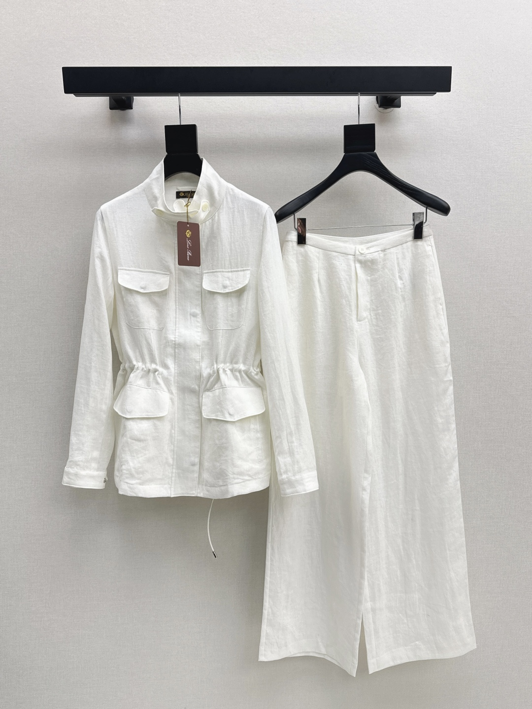 NO:440005,530L 25Ss——————The latest handsome linen suit in early autumn, long-sleeved workwear style jacket + wide-leg pants, slim and tall, without losing the gentle and elegant feeling of aura, exquisite déjà vu, slim and not picky, one set, three colors are available in stock, smlxl, loro piana, jackets & coats, alexander wang19860909530L 25Ss————早秋最新款帅气亚麻套装 长袖工装风外套外套+阔腿裤 上身显瘦又高挑 不失气场的温柔优雅感 精致既视感版型显瘦不挑人 一套出 三色现货发售smlxl,,loro piana,jackets & coats,alexander wang,Women's clothing