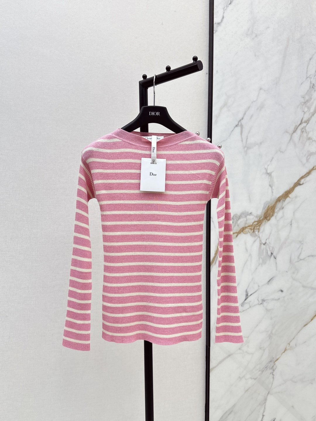 NO:441026,CD 25Ss ————The latest navy-style shoulder button design in early autumn, slim long-sleeved sweater pinstripe contrasting color super white tone Custom imported linen silk yarn, soft and delicate texture, breathable and comfortable, original positioning and hanging logo letter jacquard classic style, huge upper body makes you look slim, elegant temperament and age-reducing items, one color is available in stock, sml, alexander wang19860909CD 25Ss ————早秋最新款海军风肩扣设计修身长袖针织衫细条纹撞色超级显白的色调 定制进口亚麻桑蚕丝纱线 质感柔软细腻透气舒适 原版定位挂毛logo字母提花经典版型 上身巨显瘦 优雅气质减龄单品 一色现货发售sml,,alexander wang,Women's clothing