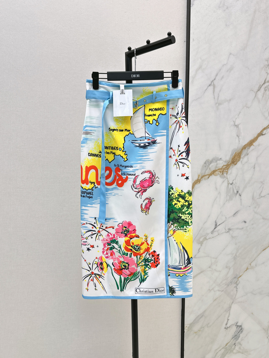 NO:441708,CD 25Ss————The latest spring and summer pattern printed wrap skirt basic high-waist tailoring, textured fabrics are very good, custom pattern fabrics are super popular, top body looks slim and tall, paired with short-sleeved T-shirts in the same series, top body is huge and versatile and beautiful, daily necessities, one color is available in stock, sml, skirts, T-shirt, tees, t-shirt, alexander wang19860909CD 25Ss————春夏最新款图案印花包裹半裙基础款高腰剪裁 质感面料都很赞 定制图案面料 超级火爆实穿 上身显瘦显高 搭配同系列短袖T恤都好看 上身巨百搭又好看 日常必备的单品 一色现货发售sml,,skirts,T-shirt,tees，t-shirt,alexander wang,Women's clothing