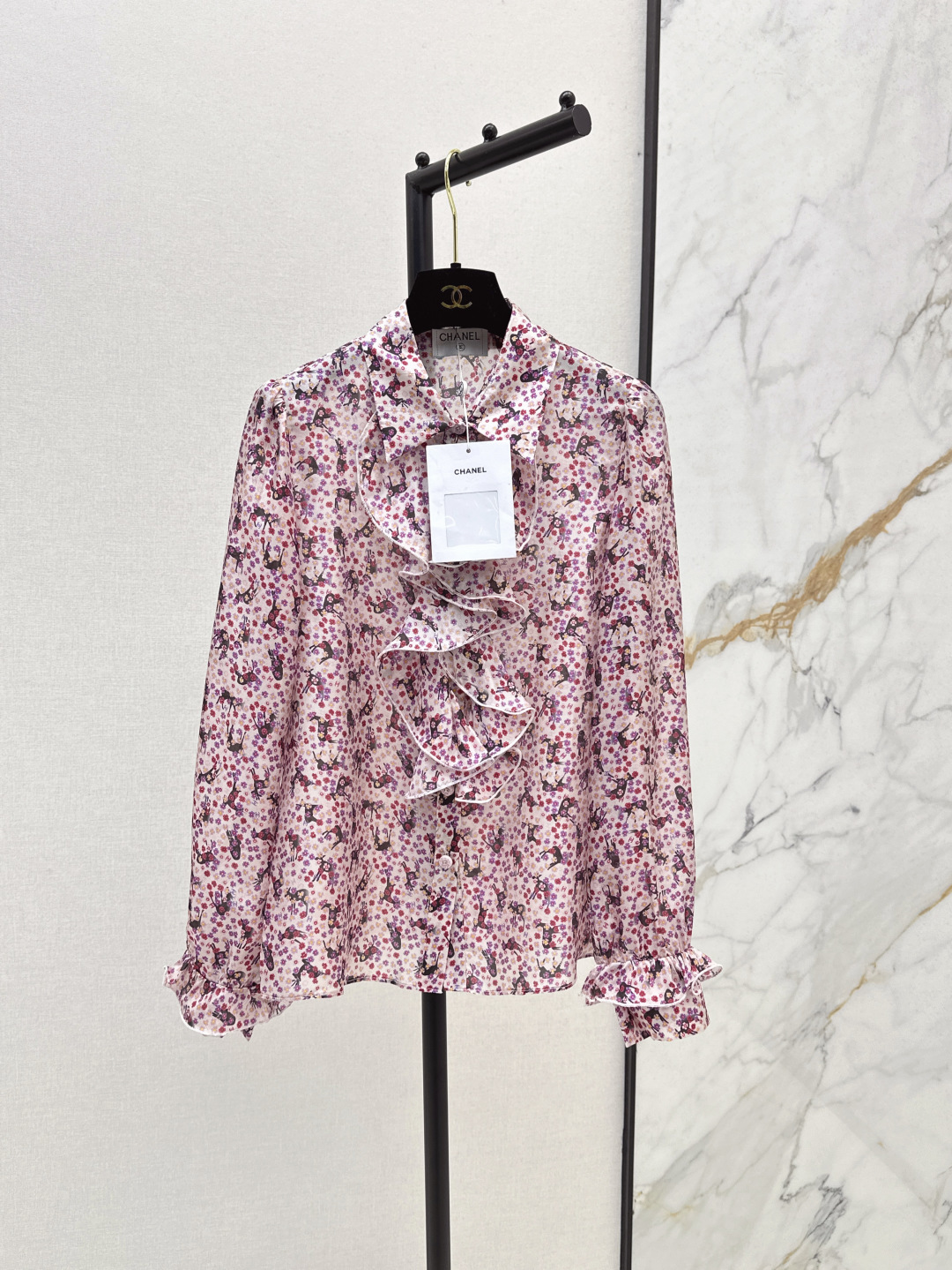 NO:441665,Exclusive first launch C home 25Ss—————The latest small floral printed silk shirt in early autumn is 100% silk twill texture, elegant small lapels are casual and generous, beautiful color matching full positioning prints are super high-end, loose style is not picky for people, super slim, one-color spot on sale sml, chanel, shirts, real silk, alexander wang19860909独家首发 C家 25Ss————早秋最新款小碎花印花真丝衬衫百分百真丝斜纹绸质感超赞 气质小翻领随性大方 绝美配色全定位印花超高级 宽松版型不挑人上身超显瘦 一色现货发售sml,,chanel,shirts,real silk,alexander wang,Women's clothing