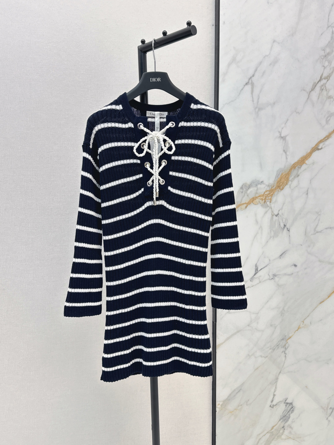 NO:441676,Exclusive first CD 25Ss——————The latest navigation series straps and striped knitted dresses with high-quality hand-made rope straps. The temperament is versatile and not picky. Sweet and cool and high-end French elegant temperament. Imported high-end density yarn Swiss machine double-woven knitted yarn. The upper body looks slim and tall. One-color spot on sale sml, skirts, alexander wang19860909独家首发 CD 25Ss————早秋最新款航海系列绑带条纹针织连衣裙高定纯手工编绳绑带设计 气质收腰版型百搭不挑人 甜酷兼备高级法式优雅气质 进口高支密度纱线瑞士机双织工艺针织纱线 上身显瘦又高挑 一色现货发售sml,,skirts,alexander wang,Women's clothing