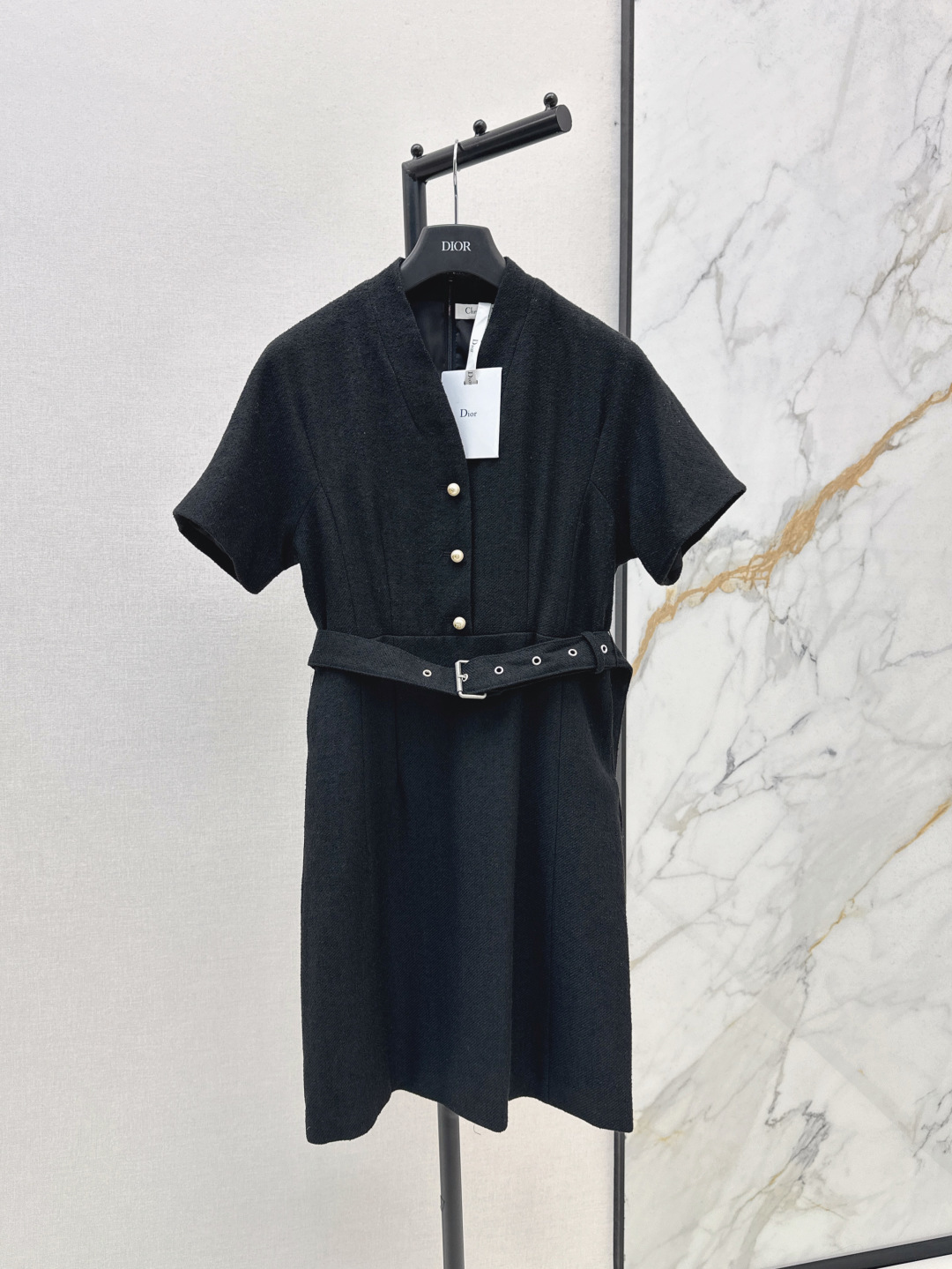 NO:441613,Classic D tailoring CD 25Ss————The latest pearl button decorative fall shoulder dress custom knitted fabric with early autumn, high-quality texture, three-dimensional waist-hugging classic style, rotator sleeves cover the arm flesh and show shoulder thread, the upper body is a perfect temperament queen, elegant and high-end, easy to grasp in various occasions, two colors are available in stock, sml, skirts, alexander wang19860909经典D剪裁 CD 25Ss———早秋最新款珍珠扣装饰落肩连衣裙定制编织面料 高级有质感 立体收腰经典的版型 落肩袖遮手臂肉又显肩线 上身妥妥的气质女王 优雅又高级 各种场合轻松拿捏 两色现货发售sml,,skirts,alexander wang,Women's clothing