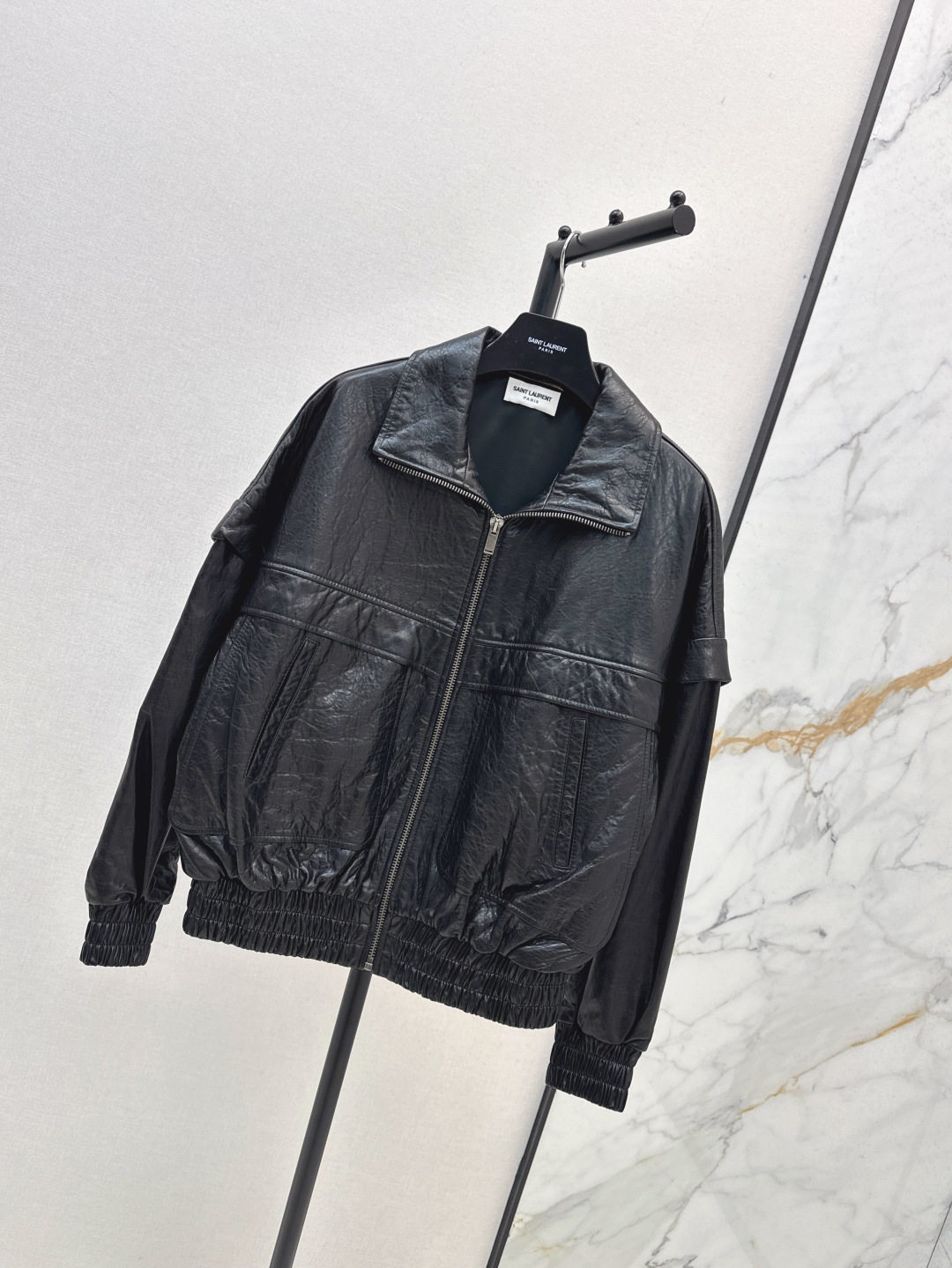 NO:443231,Exclusive first release SLP 25Ss—————————The latest retro modern and fashionable clips in early autumn must-have double pocket silhouette jacket original custom imported 100% lambskin fabric. Three-dimensional tailoring with elastic hem and neat collar. Simple and detailed sense of detail. Retro American Academy style classic design is super love. A and casual lazy style. Temperament and high-end. Two-color spot sale sml, loro piano, jackets & coats, jackets & coats, sheepskin, alexander wang19860909独家首发 SLP 25Ss—————早秋最新款复古摩登时髦夹必备双口袋廓形夹克外套原版定制进口百分百小羊皮面料 立体剪裁设有松紧下摆和利落的衣领 简约不失细节感 复古美式学院风经典设计超级大爱 又A又飒随性的慵懒风 气质时髦又高级 两色现货发售sml,,loro piana,jackets & coats,jackets & coats,sheepskin,alexander wang,Women's clothing