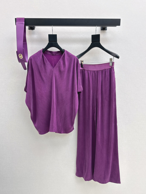 Elegant Copper Ammonia Silk Set - V-Neck Top & Straight-Leg Pants - Slim Fit 1 Elegant Copper Ammonia Silk Set - V-Neck Top & Straight-Leg Pants - Slim Fit