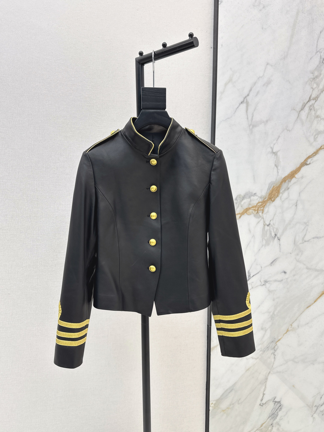 NO:445995,RL 25Ss——————The latest modern and fashionable standing territorial naval leather jacket top imported lambskin fabric. Fashionable and high-end style. Super love. Domineering temperament goddess style. Perfect style. Top-fitting and handsome and capable. One-color spot-on sml,, jackets & coats,leather jacket, sheepskin, alexander wang19860909RL 25Ss————早秋最新款摩登时髦立领海军风皮衣外套顶级进口小羊皮面料 时髦金色织带刺绣设计时髦又高级 版型超级大爱 霸气十足的气质女神范 完美版型上身帅气干练 一色现货发售sml,,jackets & coats,leather jacket,sheepskin,alexander wang,Women's clothing