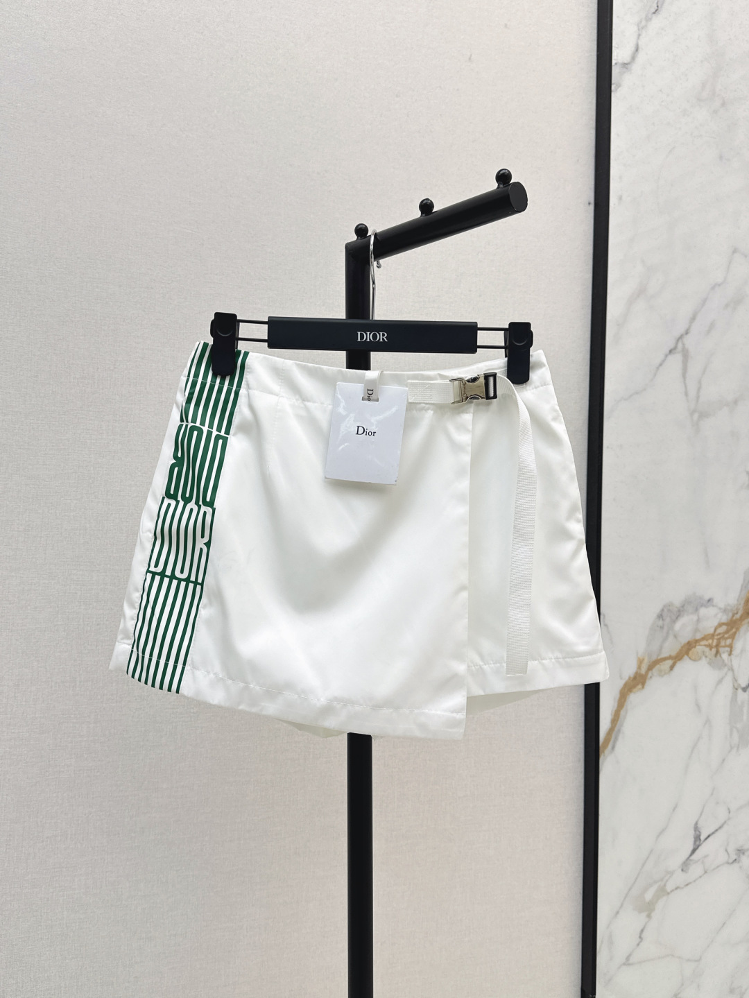 NO:447197,Fashionable sporty CD 25Ss———The latest sporty style suit lapel jacket short-sleeved top + skirt pants Another fashion expert’s favorite, exquisite details, every piece is full of surprise, high-end fashion craftsmanship style, no picky body shape, practical and versatile, Combination of comfort and function, one color separate development, SML skirts, Skirts, Jackets & coats, T-shirt, Alexander wang19860909时髦运动风 CD 25Ss———春夏最新款运动风套装翻领夹克短袖上衣+裙裤 又一款时尚达人的心头好 细节精致 每一件到手都是惊喜满溢 高级时装工艺版型绝绝子 不挑身材 实用百搭 舒适与功能相结合 一色分开发 现货发售sml 裤裙,,skirts,jackets & coats,T-shirt,alexander wang,Women's clothing