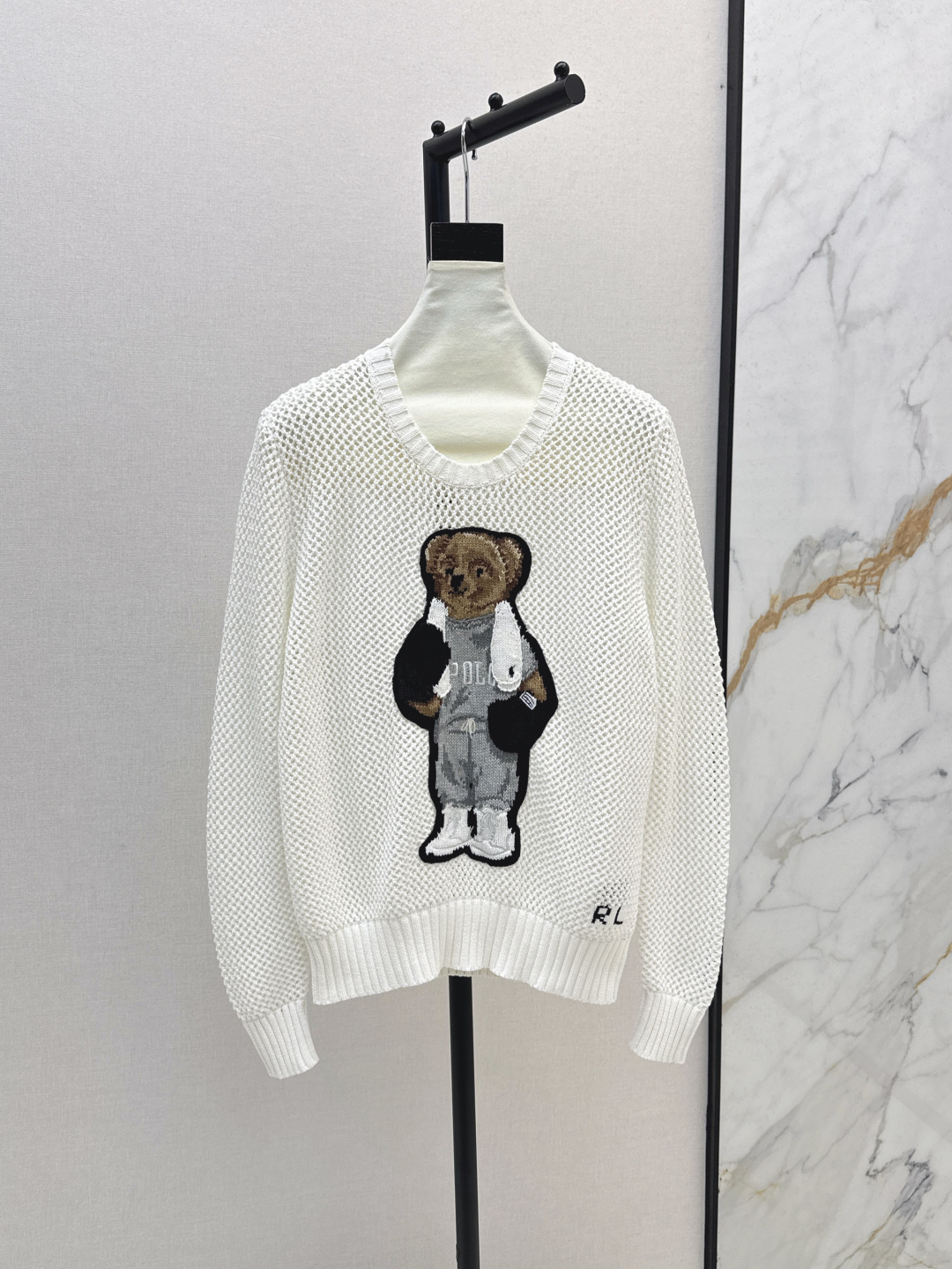 NO:447195,RL 25Ss—————The latest rich American style bear hand hook pattern in early autumn, classic H loose style, slit design on both sides, quality control, imported pure cotton yarn texture, invincible embroidery bear three-dimensional embroidery craft, pure hand-made cross-stitching method, LP letters, age-reducing girl temperament, fashionable and exquisite, childlike high-end retro casual style, one-color spot sale sml, loro piano, alexander wang19860909RL 25Ss————早秋最新款浓郁美式风小熊手勾图案缕空勾花气衣经典H宽松版型两侧开叉设计 品质控必入 进口纯棉纱线质感无敌赞 嵌花小熊立体刺绣工艺 纯手工十字绣法LP字母 减龄少女气质时髦精必入 童趣高级复古随性风 一色现货发售sml,,loro piana,alexander wang,Women's clothing