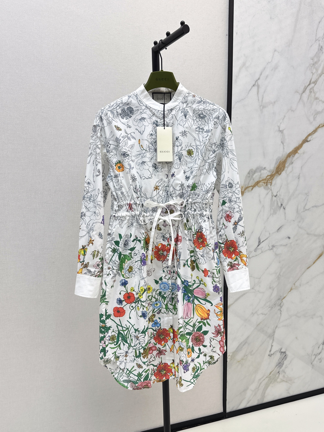 NO:448275,Gu 25Ss————The latest spring and summer gradient floral print series stand-up collar waist-hugging shirt dress Original custom gradient floral print pattern Imported pure cotton fabric texture skin-friendly and comfortable Original custom logo button temperament breasts Double drawstring waist waist loose style The upper body is fashionable and retro and high-end, the style is not picky about people and covers the flesh and looks slim, the upper body is extremely comfortable, the workmanship details are very good, one color is on sale in stock, sml, skirts, alexander wang19860909Gu 25Ss————春夏最新款渐变花卉印花系列立领收腰衬衣连衣裙 原版定制渐变花卉印花图案 进口纯棉面料质感亲肤舒适 原版定制logo扣气质排扣 腰间双抽绳收腰宽松版型 上身时髦又复古高级 版型不挑人遮肉很显瘦 上身舒适度极高 做工细节都很赞 一色现货发售sml,,skirts,alexander wang,Women's clothing