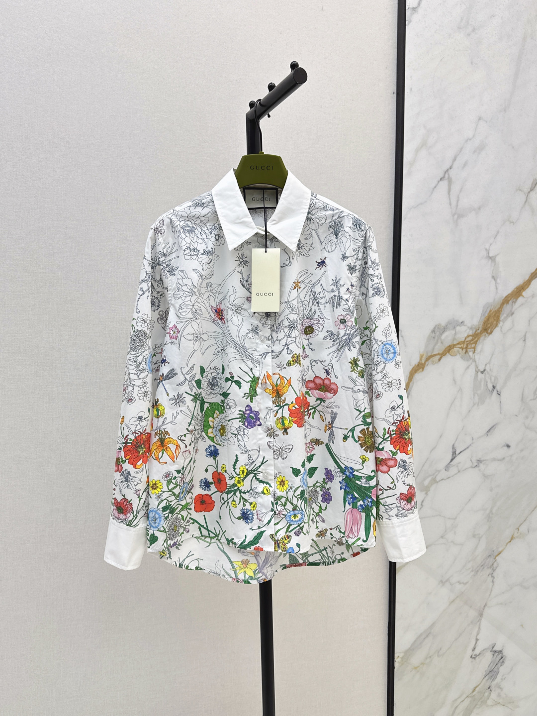 NO:448268,Gu 25Ss————The latest spring and summer gradient floral print series lapel long-sleeved shirts Original custom gradient floral print pattern Imported pure cotton fabric texture skin-friendly and comfortable Original custom logo button temperament breasts Short front and long arc hem design with long curved hem loose style versatile and not picky, with elegant temperament model One color spot sml 0,,shirts,alexander wang19860909Gu 25Ss————春夏最新款渐变花卉印花系列翻领长袖衬衫 原版定制渐变花卉印花图案 进口纯棉面料质感亲肤舒适 原版定制logo扣气质排扣 前短后长圆弧衣摆设计 宽松版型百搭不挑人 自带优雅的气质款 一色现货发售sml 0,,shirts,alexander wang,Women's clothing