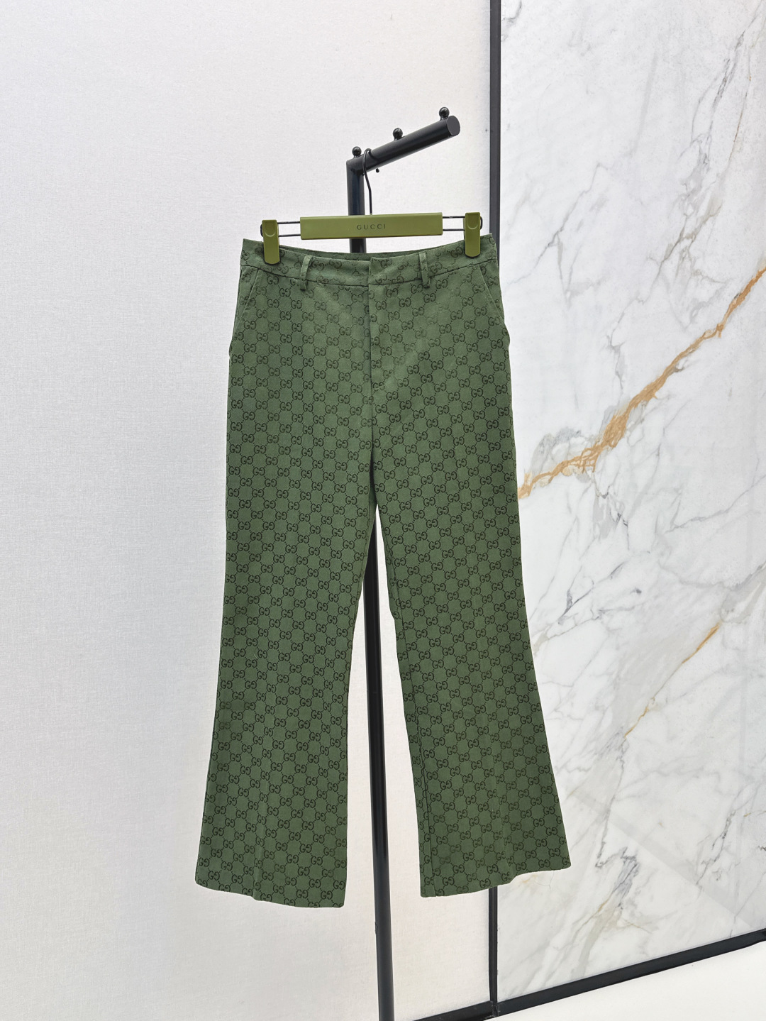 NO:449674,Gu 25Ss—————The latest green double G jacquard series high-waist straight-leg trousers in early autumn. It is suitable for wearing in various occasions. Elevate temperament in seconds. Super high-end. It has a sense of aura. High-waist straight-leg style. It is a cut that automatically slim and looks slim and tall. The upper body is extremely elegant and has a high-end style. The upper body is extremely elegant and has a high-end style. It is very stylish. It is sold in stock. Jackets & coats, business suit, alexander wang.19860909Gu 25Ss————早秋最新款绿色双G提花系列高腰直筒长裤 各种场合都适合穿 秒抬气质 超级高级 自带气场感 高腰直筒版型 属于自动修身显瘦显高的剪裁 上身气质绝绝子 满印的双G提花面料 喜欢老花的一定不要错过 搭配同系列西装外套 上身简直绝了 优雅减龄 通勤休闲都很不错 一色现货发售sml,,jackets & coats,business suit,alexander wang,Women's clothing