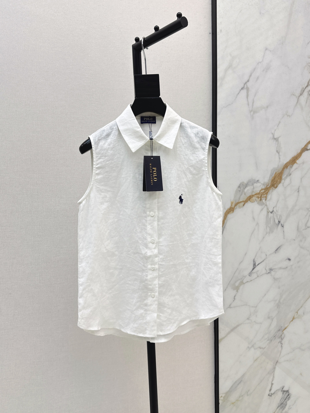 NO:449626,RL 25SS————The latest classic pony embroidered sleeveless linen shirt in spring and summer. Clean and casual style. One-piece lazy outfit. The lazy style is easy to get. The regular style is not picky at all. The texture of linen fabric is light and comfortable. Light and beautiful commuting outfit. The eye-catching and low-key fashionable feeling. The classic and versatile style is available in stock. SML, Shirts, Alexander wang.19860909RL 25SS———春夏最新款经典小马刺绣无袖亚麻衬衫 干干净净的日常休闲款 一件式懒人穿搭 轻松Get到的慵懒风 常规款完全不挑人 亚麻面料质感轻盈舒适 轻便又好看的通勤穿搭 吸睛又低调的时髦感 万年经典百搭款 一色现货发售sml,,shirts,alexander wang,Women's clothing