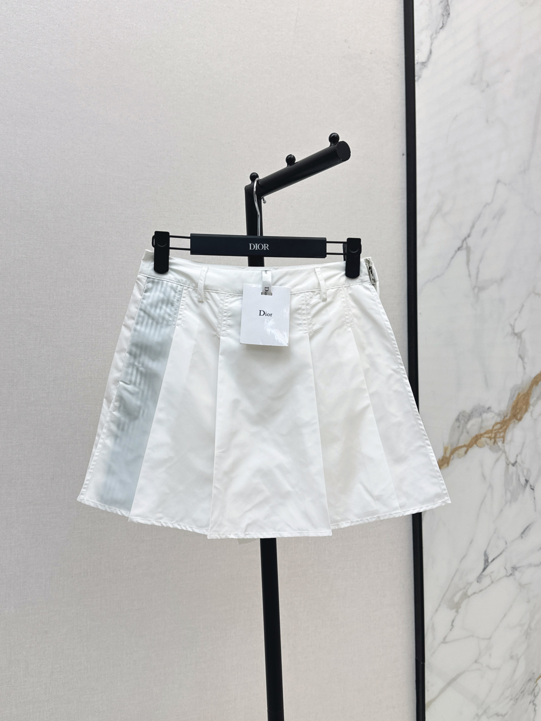 NO:450406,Fashionable sporty CD 25Ss———The latest sporty skirt and pants in spring and summer. Another fashion expert’s favorite. Details are exquisite. Every piece is full of surprise. The high-end fashion craftsmanship style is absolutely unique. It doesn’t pick on the figure. Practical and versatile. Combination of comfort and function. SML is available in stock, Skirts, Alexander wang19860909时髦运动风 CD 25Ss———春夏最新款运动风裙裤 又一款时尚达人的心头好 细节精致 每一件到手都是惊喜满溢 高级时装工艺版型绝绝子 不挑身材 实用百搭 舒适与功能相结合 一色现货发售sml,,skirts,alexander wang,Women's clothing