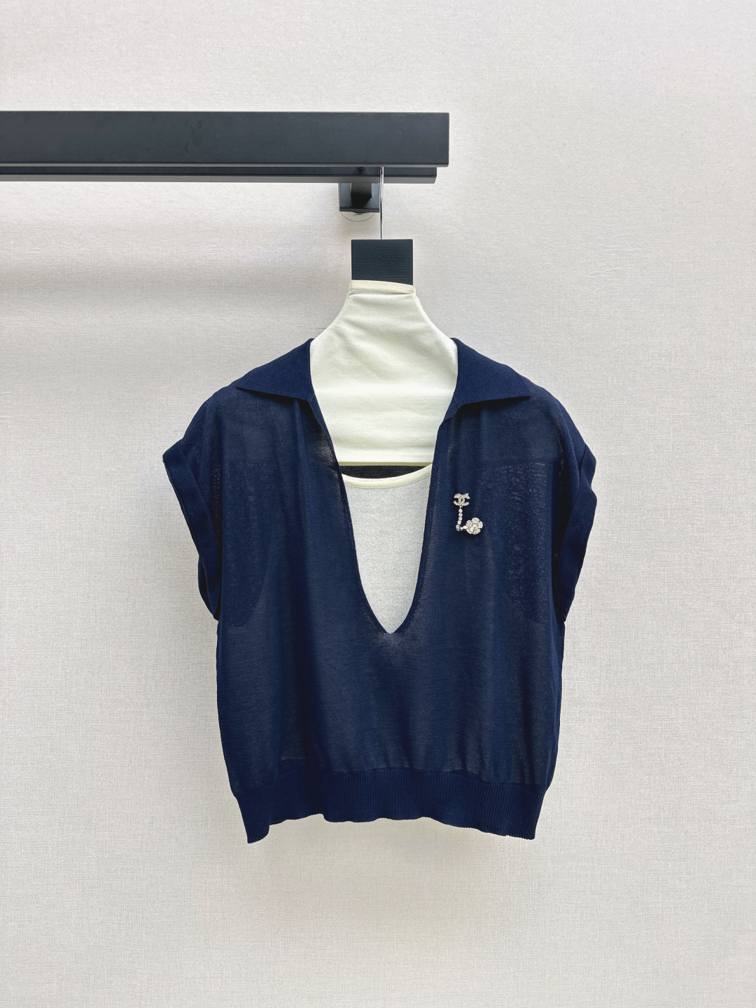 NO:450390,C Home 25Ss——The latest spring and summer style, fresh and age-reducing style, two-piece knitted short-sleeved sleeves are simple and layered ~~ It’s not a choice for occasions that rely entirely on outfits to create a self-style item!  I love knitted models that are refreshing and breathable in summer, and don’t worry about the wrinkles that all cotton will have. It’s so beautiful that there is no burden!  Four colors spot sale sml, chanel, T-shirt, alexander wang19860909C家 25Ss———春夏最新款清新减龄风假两件针织短袖简约有层次 ～～不挑场合完全靠穿搭成就自我风格的单品！最爱针织款夏天穿清爽透气的同时也不必担心全棉会有的褶皱感 美的没负担！四色现货发售sml,,chanel,T-shirt,alexander wang,Women's clothing