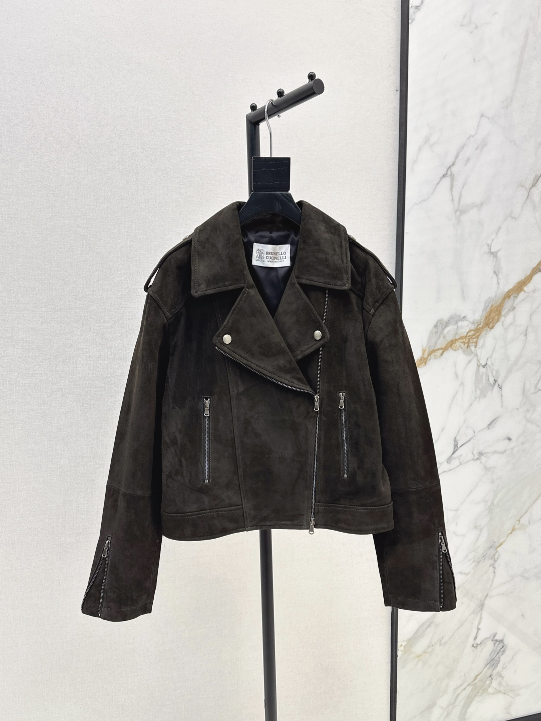 NO:450888,High-end quality control must be included Bc 25Ss—————The latest suede jacket with 100% imported suede lambskin fabric overzise silhouette cut, tough and soft, back lines are full of pleated details, handsome, versatile and slim, retro modern casual and casual girl wardrobe must have fashionable items, two colors are available for sale in stock, sml, jackets & coats, jackets & coats, sheepskin, chamois leather, alexander wang19860909高端品质控必入 Bc 25Ss————早秋最新款麂皮绒夹克外套百分百进口麂皮绒小羊皮面料 overzise廓形感剪裁 硬朗中不失柔美 后背线条压褶细节感拉满 版型上身帅气百搭又显瘦 复古摩登休闲率性的少女衣橱必备时髦单品 两色现货发售sml,,jackets & coats,jackets & coats,sheepskin,chamois leather,alexander wang,Women's clothing