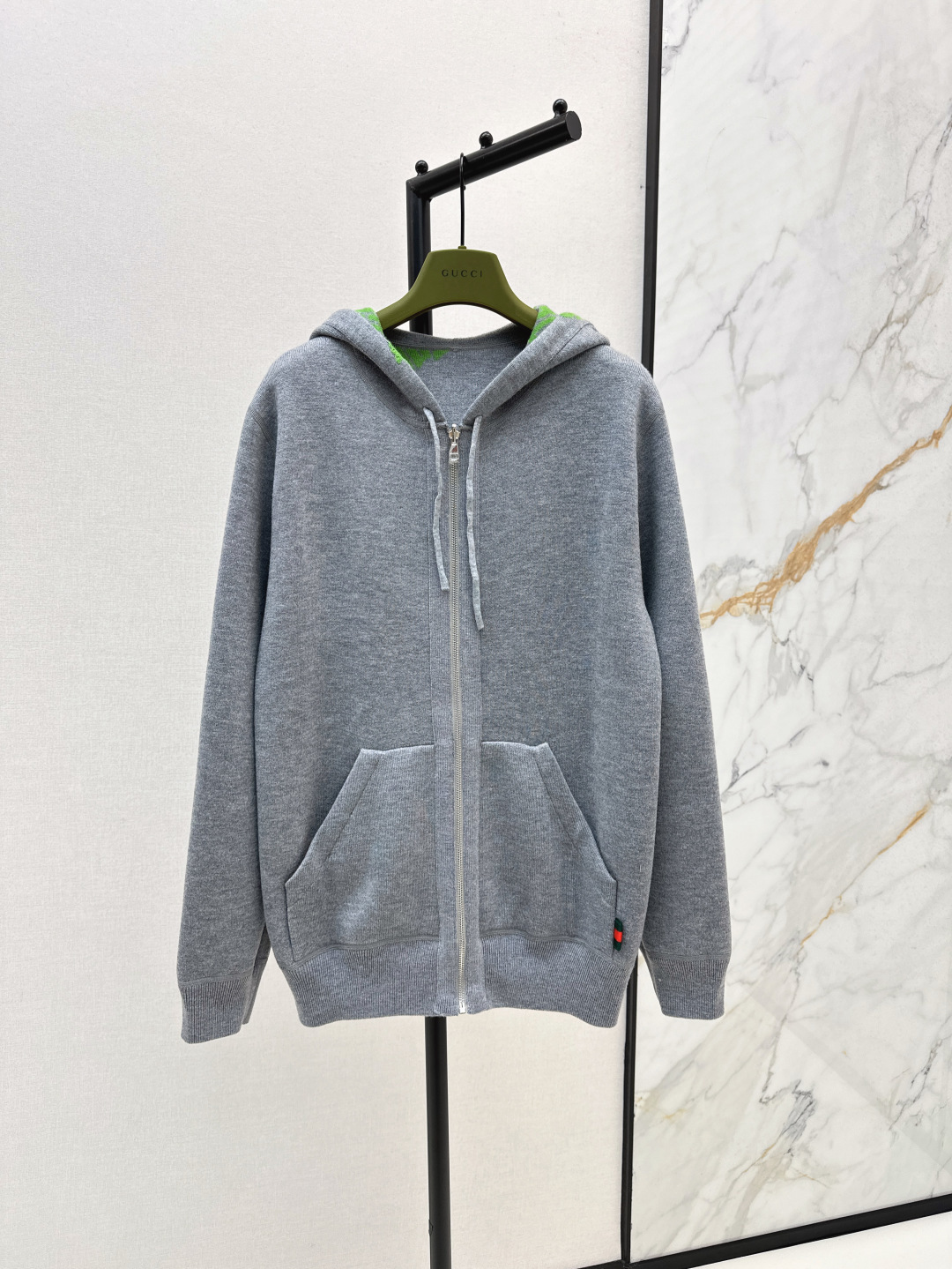 NO:451622,Double-sided wearable Gu 25Ss———The latest autumn and winter style full of green letter printed hooded jacket Zippered cardigan design Green GUCCI letters Double-sided pockets Hooded design is fashionable and high-end, white and rich and beautiful must-have classic style not picky about people, big slim upper body, same style for men and women, same color on sale sml, gucci, jackets & coats,hats,alexander wang19860909双面可穿 Gu 25Ss————秋冬最新款满身绿色字母印花连帽外套 拉链开衫设计 满身绿色GUCCI字母 双侧口袋 连帽设计时髦又高级 白富美必入 经典版型不挑人上身巨显瘦 男女同款 一色现货发售sml,,gucci,jackets & coats,hats,alexander wang,Women's clothing