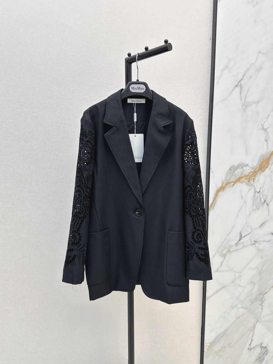 NO:452112,Max 25Ss—————The latest retro lace lace splicing suit jacket in early autumn, light and style, classic one-button style, daily travel or air-conditioned room, lace decoration on the sleeves, exquisite online, elegant and retro and stylish, two colors for sale in stock, sml, jackets & coats, business suit, alexander wang19860909Max 25Ss————早秋最新款复古蕾丝花边拼接西装外套 轻薄款西装 经典一粒扣版型 日常出街或者空调房都需要 袖子上蕾丝花边装饰 精致感在线 优雅又复古有型 两色现货发售sml,,jackets & coats,business suit,alexander wang,Women's clothing