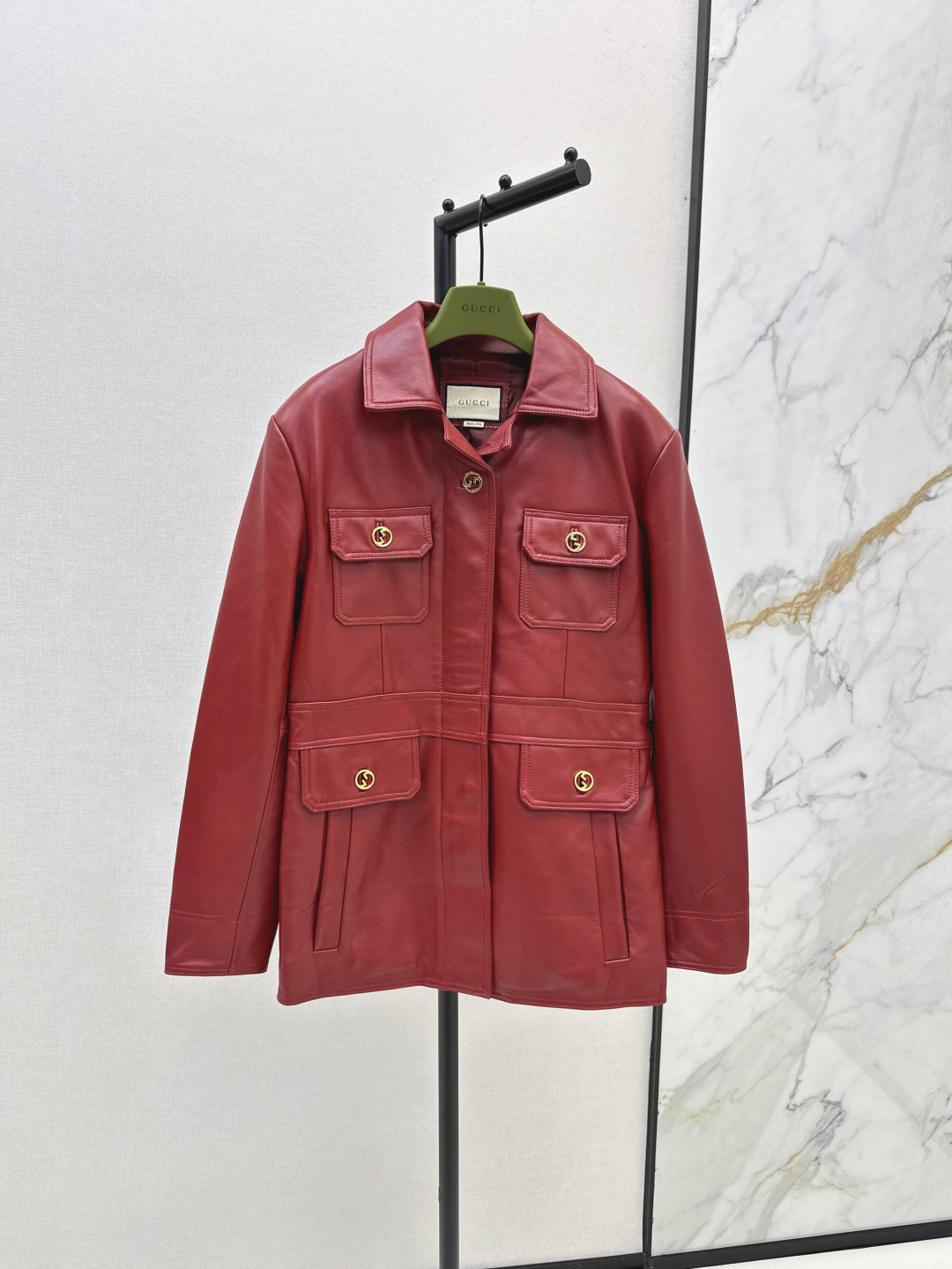 NO:452097,Exclusive first release Gu 25Ss———————The latest four-pocket decoration mid-length retro leather jacket in early autumn, this year’s fashion circle is really dazzling. I am completely attracted by this Encore red~ The whole leather jacket uses top-level top-layer sheepskin, the strong output of high-end feel is visible to the naked eye. H-style tailoring, not picking on the figure, handsome and fashionable Look~ One-size spot sml, Jackets & coats, leather jacket, sheepskin, alexander wang19860909独家首发 Gu 25Ss————早秋最新款四口袋装饰中长款复古皮衣外套今年的时尚圈真的让人目不暇接 完全被这一抹安可拉红吸引住～ 整件皮衣外套采用顶级的头层羊皮 强势输出的高级感肉眼可见 H版型剪裁 不挑身材帅气时髦Look～ 一色现货发售sml,,jackets & coats,leather jacket,sheepskin,alexander wang,Women's clothing