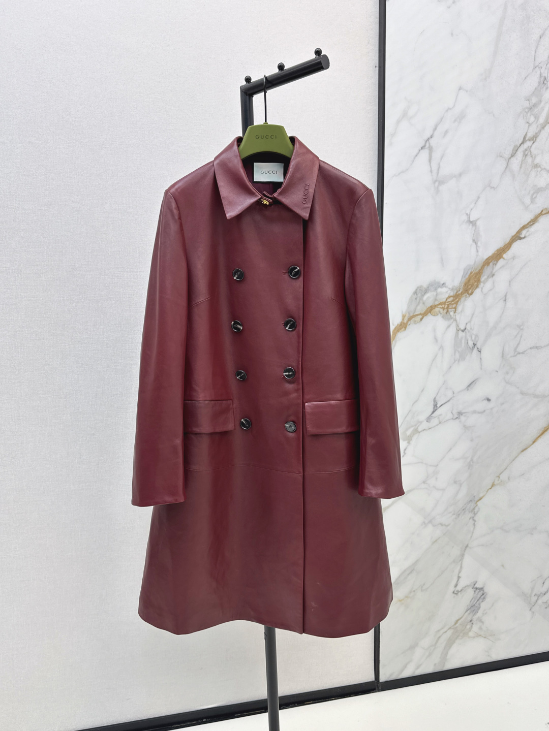 NO:452093,Exclusive first release Gu 25Ss——————The latest four-pocket decoration mid-length double-breasted retro leather jacket in early autumn, this year’s fashion circle is really dazzling, completely attracted by this Encore red~ The whole leather jacket uses top-level top-layer sheepskin, the strong output of high-end feel is visible to the naked eye, H-style tailoring, not picking on the figure, handsome and fashionable Look~ One-size spot sml, Jackets & coats, leather jacket, sheepskin, alexander wang19860909独家首发 Gu 25Ss————早秋最新款四口袋装饰中长款双排扣复古皮衣外套今年的时尚圈真的让人目不暇接 完全被这一抹安可拉红吸引住～ 整件皮衣外套采用顶级的头层羊皮 强势输出的高级感肉眼可见 H版型剪裁 不挑身材帅气时髦Look～ 一色现货发售sml,,jackets & coats,leather jacket,sheepskin,alexander wang,Women's clothing