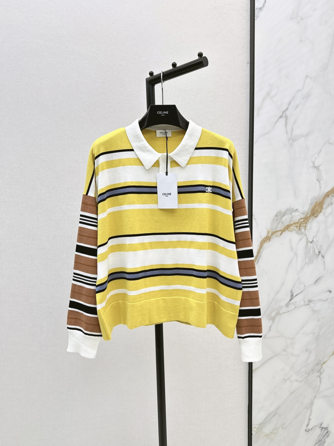 NO:453554,Exclusive first release CE 25Ss——————The latest striped Polo long-sleeved sweater yellow and white contrasting design with double C logo on chest, striped embellishment of cuffs, versatile artifacts. Whether paired with jeans, casual pants or skirts, you can easily create a high-end look. One-color spot-on sml, skirts, jeans, alexander wang19860909独家首发 CE 25Ss————早秋最新款条纹Polo长袖针织衫黄白撞色设计 胸前双C标志 袖口条纹点缀 百搭神器 无论是搭配牛仔裤、 休闲裤还是半身裙 都能轻松打造出高级感满满的造型 一色现货发售sml,,skirts,jeans,alexander wang,Women's clothing