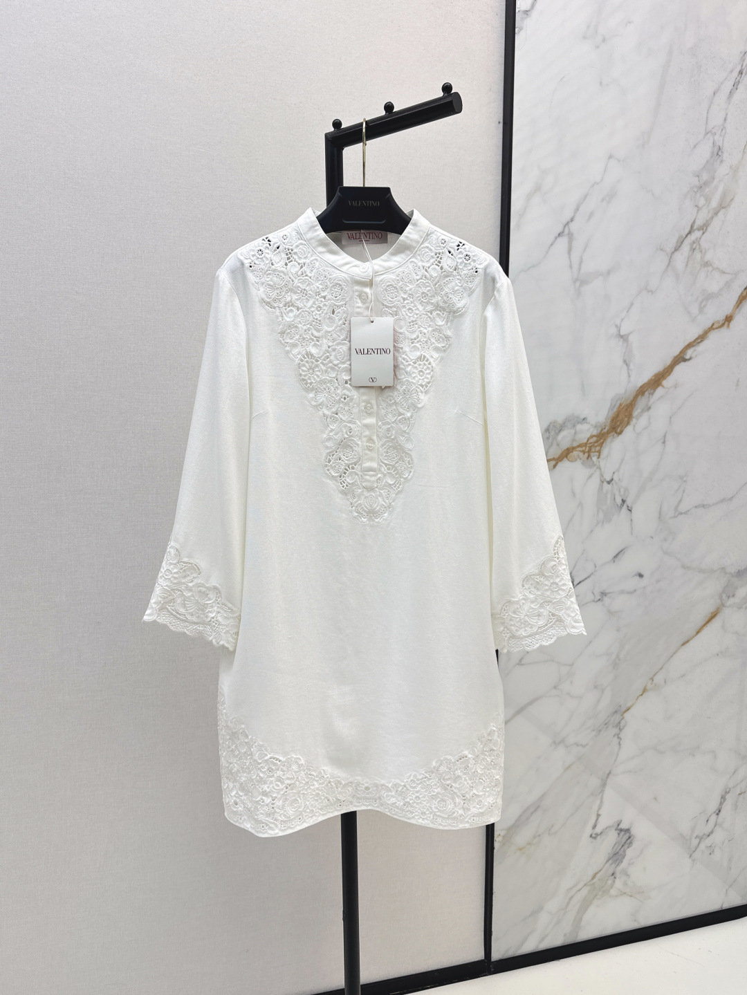 NO:453572,Heavy Industry VLTN 25Ss—————The latest model of early autumn 2 Heavy Industry embroidered white dress, a super beautiful one, vacation gray is often suitable, high-end temperament, hollow embroidery fabric, the whole skirt three-dimensional positioning embroidery is particularly heavy on the upper body, super beautiful, one color is available for sale in stock,, skirts, alexander wang19860909重工款 VLTN 25Ss————早秋最新款2重工满身刺绣白色连衣裙 超美的一款 度假灰常适合 高级感的气质 镂空刺绣的面料 整个裙摆立体定位刺绣特别重上身超美 一色现货发售sml,,skirts,alexander wang,Women's clothing