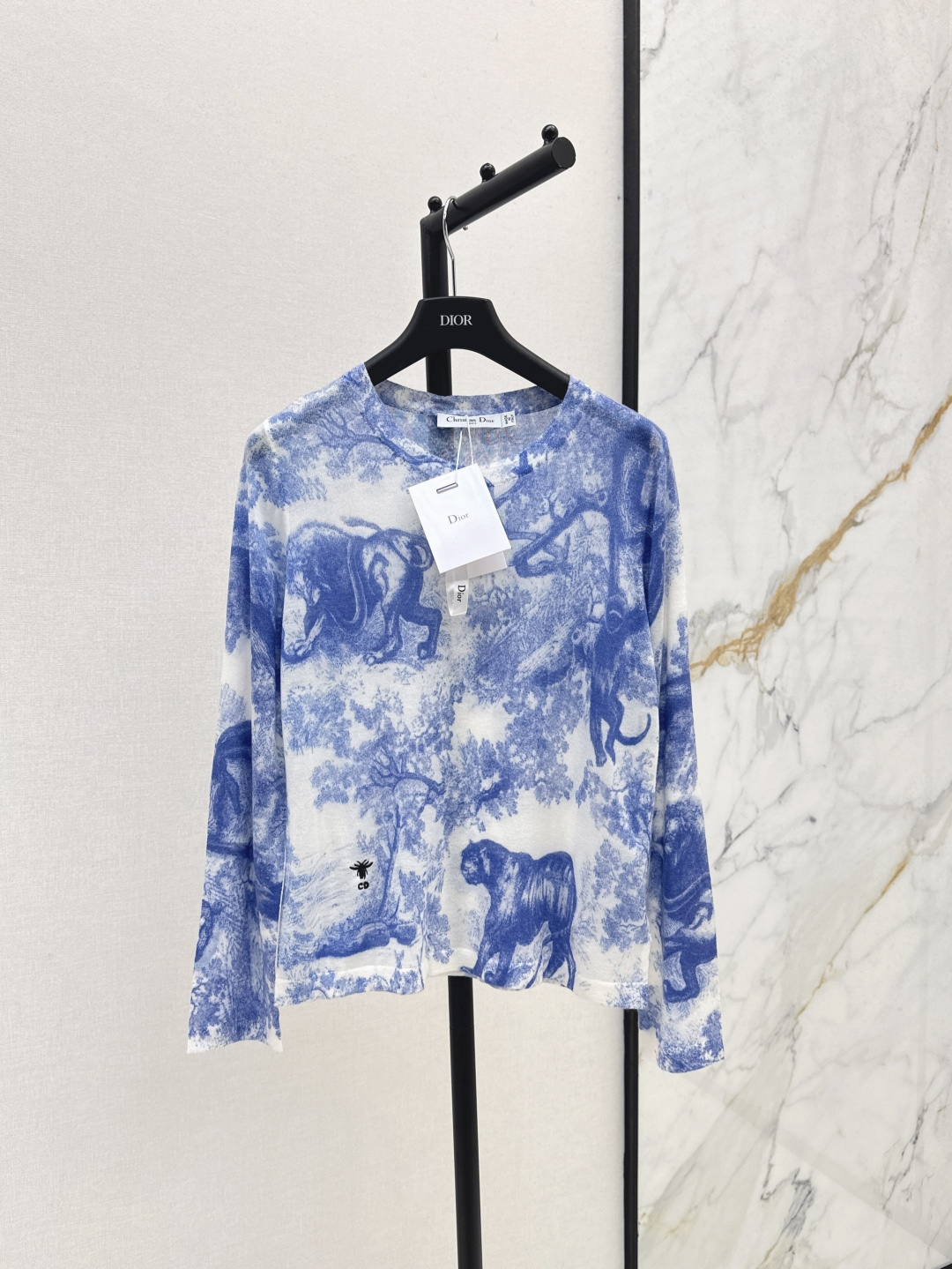 NO:454492,CD 25Ss————The latest jungle pattern long-sleeved sweater in early autumn, the original imported yarn is soft, delicate, breathable and comfortable, the classic round neck style makes the upper body look slimming!  Elegant and fashionable temperament products, white and rich and beautiful, one-size-spot sml, alexander wang19860909CD 25Ss————早秋最新款丛林图案长袖针织衫原版进口纱线质感柔软细腻透气舒适 经典圆领版型上身巨显瘦！优雅又时髦气质单品 白富美必入 一色现货发售sml,,alexander wang,Women's clothing