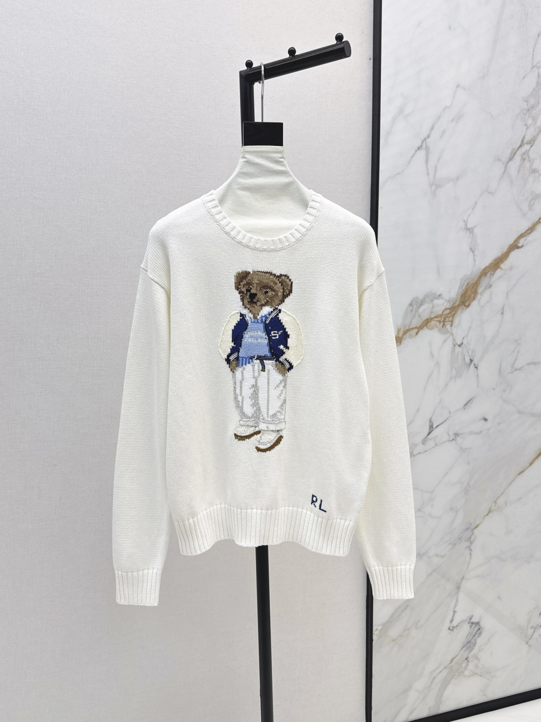 NO:454489,RL 25Ss—————The latest rich American style bear pattern round neck clothes classic H loose fitting on both sides, quality control must be entered, imported pure cotton yarn texture is invincible, inlaid bear three-dimensional embroidery craftsmanship pure hand-made cross-stitch method LP letters age-reducing girl temperament must be entered, childlike high-end retro casual style, one-color spot-on sml, loro piano, alexander wang19860909RL 25Ss————早秋最新款浓郁美式风小熊图案圆领气衣经典H宽松版型两侧开叉设计 品质控必入 进口纯棉纱线质感无敌赞 嵌花小熊立体刺绣工艺 纯手工十字绣法LP字母 减龄少女气质时髦精必入 童趣高级复古随性风 一色现货发售sml,,loro piana,alexander wang,Women's clothing