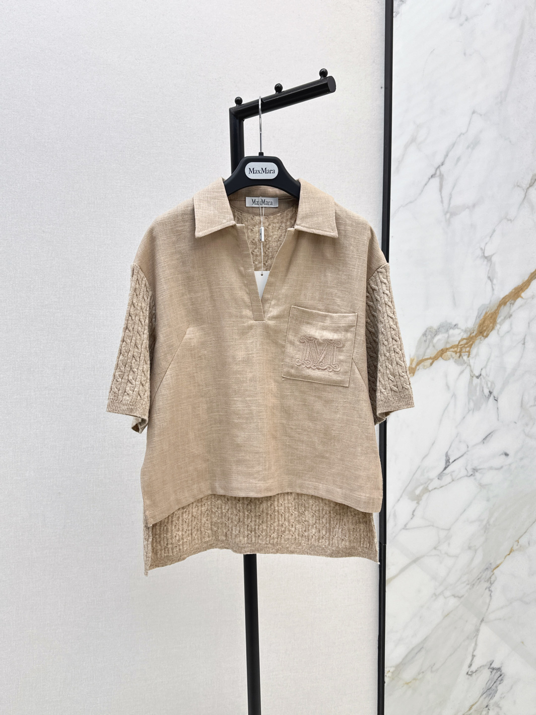 NO:454476,Gao Zhishen outfit Max 25Ss—————The latest embroidered letter pocket elegant lapel shirt splicing knitted design linen fabric texture light and comfortable, temperament small lapel handsome and fashionable, short front and long slit design H-shaped versatile and not picky, recommended a series of outfits, two colors are available for sale in stock, sml,shirts,alexander wang19860909高智感穿搭 Max 25Ss————早秋最新款刺绣字母口袋优雅翻领衬衫拼接针织设计亚麻面料质感轻盈舒适 气质小翻领帅气又时髦 前短后长开叉设计H版型百搭不挑人 推荐一系列穿搭 两色现货发售sml,,shirts,alexander wang,Women's clothing