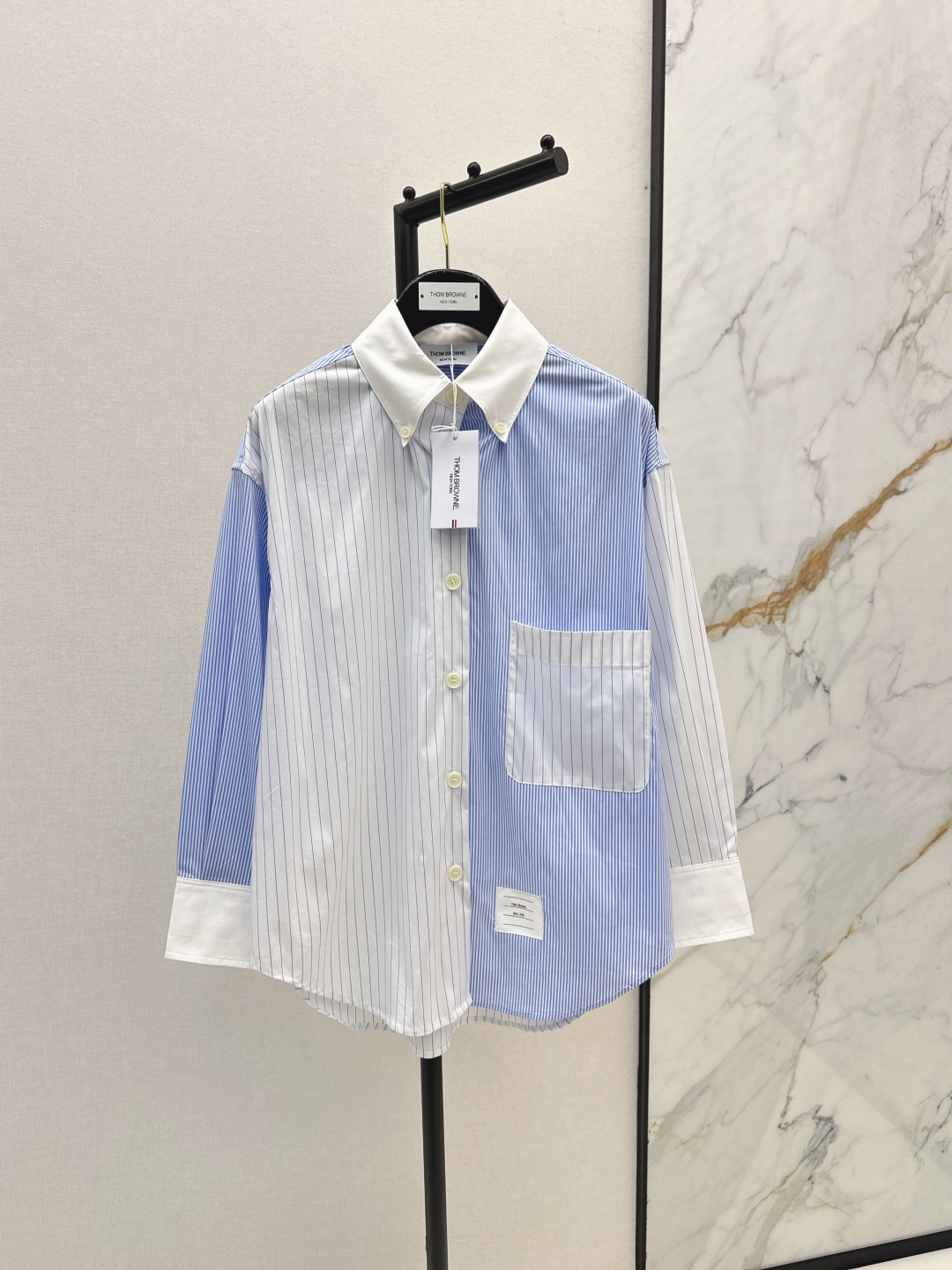 NO:455097,TB 25Ss———————The latest color-blocked striped long-sleeved shirt classic three-color striped bar elements splicing details. Loose style design makes you look slim and casual. It can be sweet and salty. It is a girlish temperament. Poplin cotton fabric. It is available in stock. SML, Shirts, Alexander wang.19860909TB 25Ss————早秋最新款拼色条纹长袖衬衫经典三色条杠元素拼接细节 宽松版型设计显瘦又随性 可甜可盐学院风减龄少女气质 府绸棉面料 一色现货发售sml,,shirts,alexander wang,Women's clothing