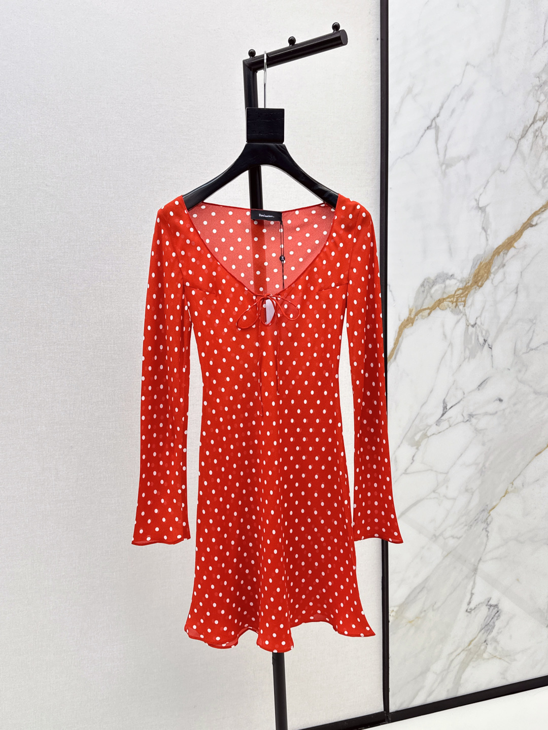 NO:455797,Exclusive first launch, fashionable and niche design, 25Ss———The latest polka dot dress in spring and summer, a rich vacation style, romantic and elegant white and rich beauty essentials, imported silk fabric, one-color spot sale xssml, skirts, real silk, alexander wang19860909独家首发 时髦小众设计 25Ss———春夏最新款波点连衣裙浓郁的度假风气息 浪漫优雅的白富美必备单品 进口真丝面料 一色现货发售xssml,,skirts,real silk,alexander wang,Women's clothing