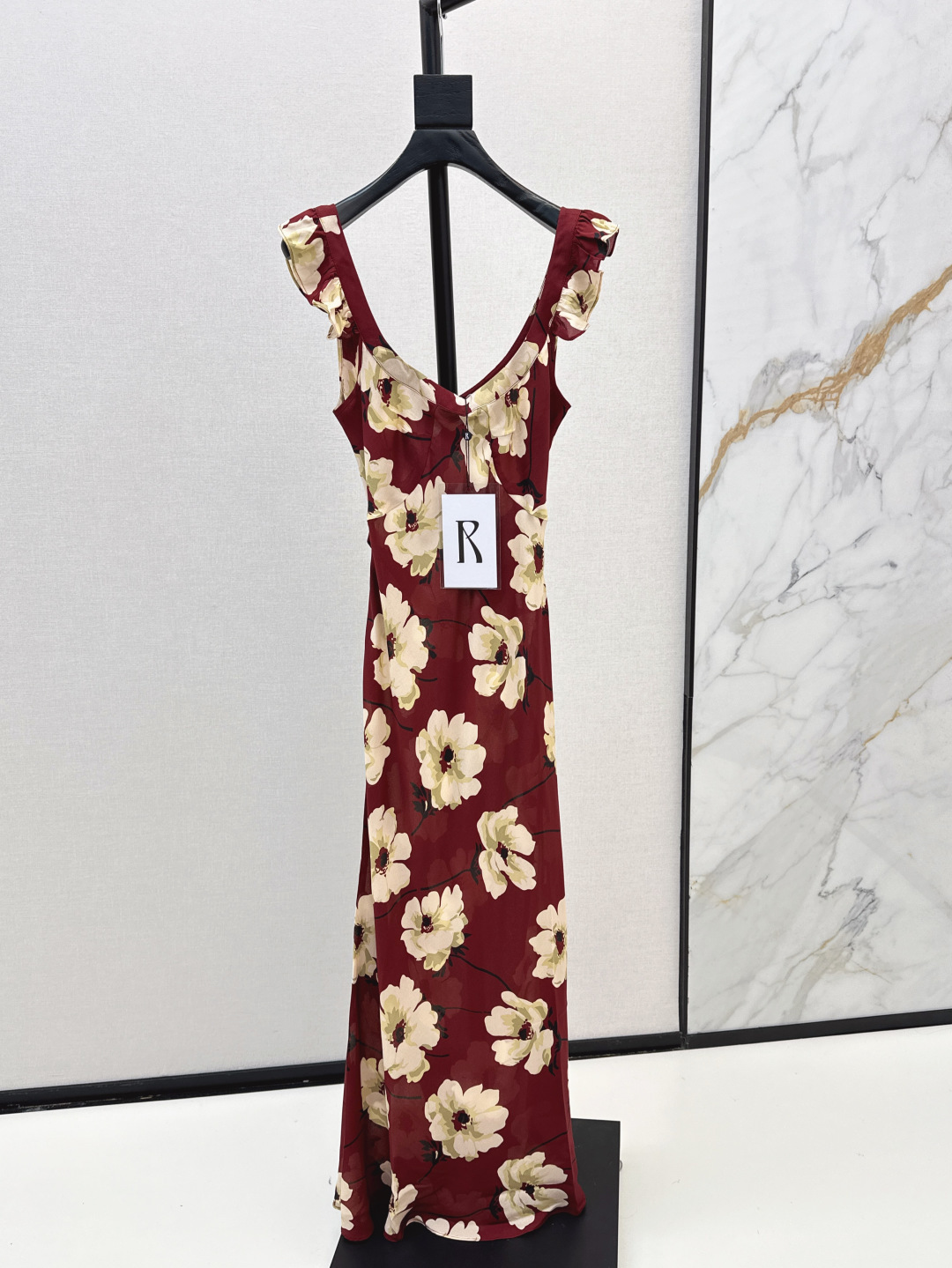 NO:455792,Exclusive first launch, fashionable and niche design, 25Ss————The latest flower pattern printed long sleeveless dress in early spring, a rich and beautiful dress with a strong vacation style, romantic and elegant white and rich beauty, imported silk fabric, one-color spot on sale xssml, skirts, real silk, alexander wang19860909独家首发 时髦小众设计 25Ss———早春最新款花朵图案印花长款无袖连衣裙浓郁的度假风气息 浪漫优雅的白富美必备单品 进口真丝面料 一色现货发售xssml,,skirts,real silk,alexander wang,Women's clothing