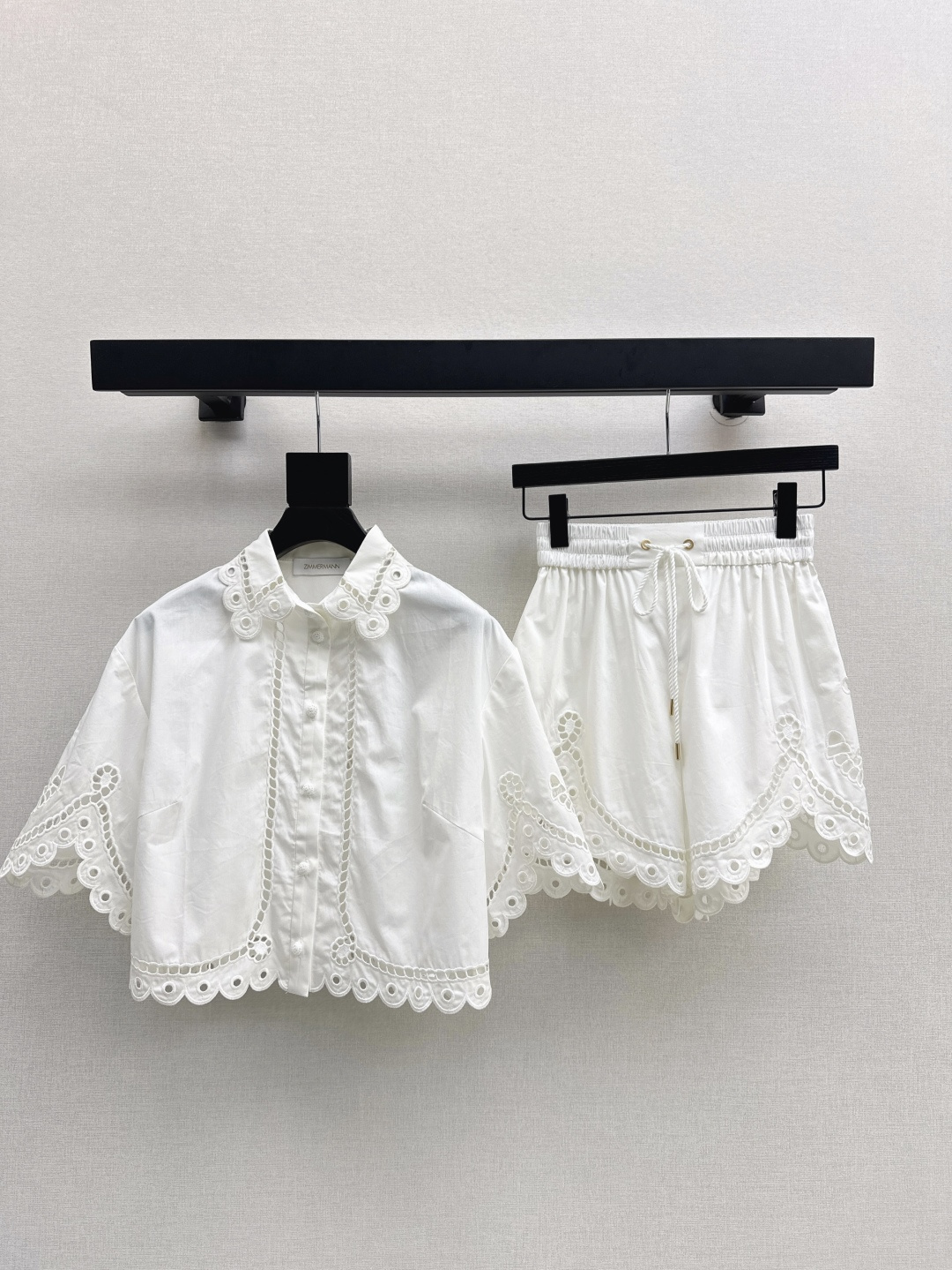 NO:455820,Zim 25Ss———The latest spring and summer vacation series set heavy embroidered loose shirt + shorts original custom heavy industry retro water-soluble flower fabric palace style age-reducing girlish style beauty, fairy-like and elegant white and rich beauty essential items, one-color spot-on smlxl tops, shorts, shirts, alexander wang19860909Zim 25Ss———春夏最新款度假系列套装重磅刺绣宽松衬衫+短裤原版定制重工复古水溶花面料 宫廷风减龄少女风 上身美的不要不要的 仙气优雅的白富美必备单品 一色现货发售smlxl 上衣,,shorts,shirts,alexander wang,Women's clothing