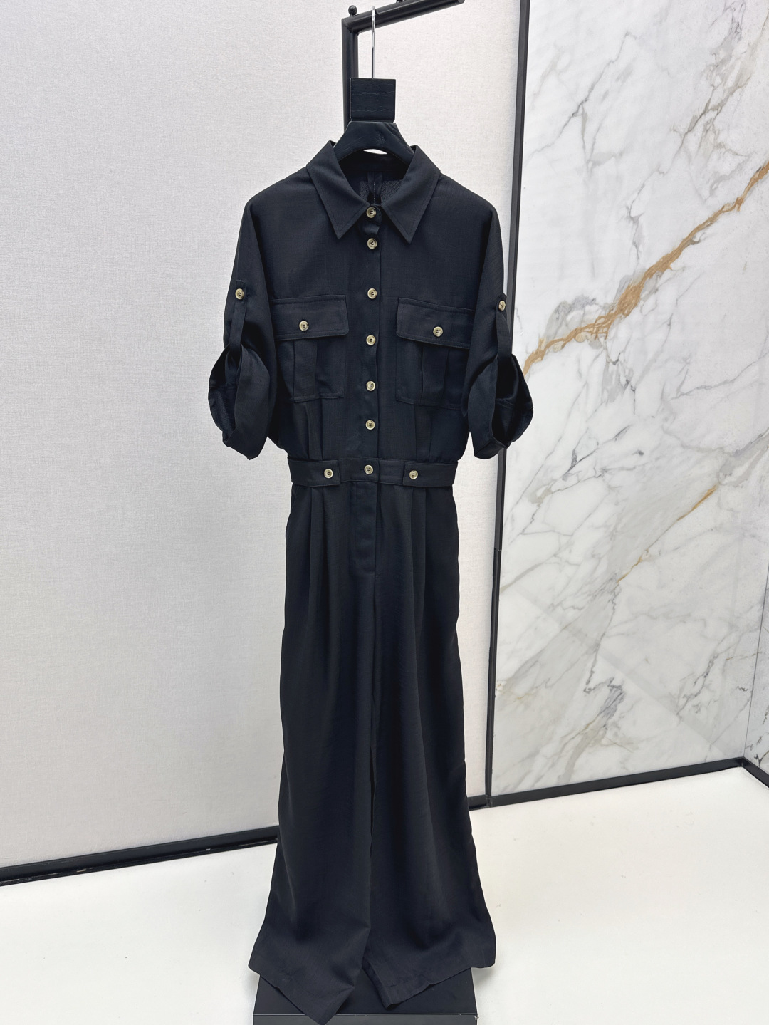 NO:455800,300L 25Ss—————The latest high-end style of early autumn outfit jumpsuits look slim and tall, without losing the gentle and elegant feeling of aura, exquisite visual style makes it look slim and not picky. Three colors are available in stock sml, loro piana, alexander wang19860909300L 25Ss————早秋最新款高级感穿搭连体裤上身显瘦又高挑 不失气场的温柔优雅感 精致既视感版型显瘦不挑人 三色现货发售sml,,loro piana,alexander wang,Women's clothing