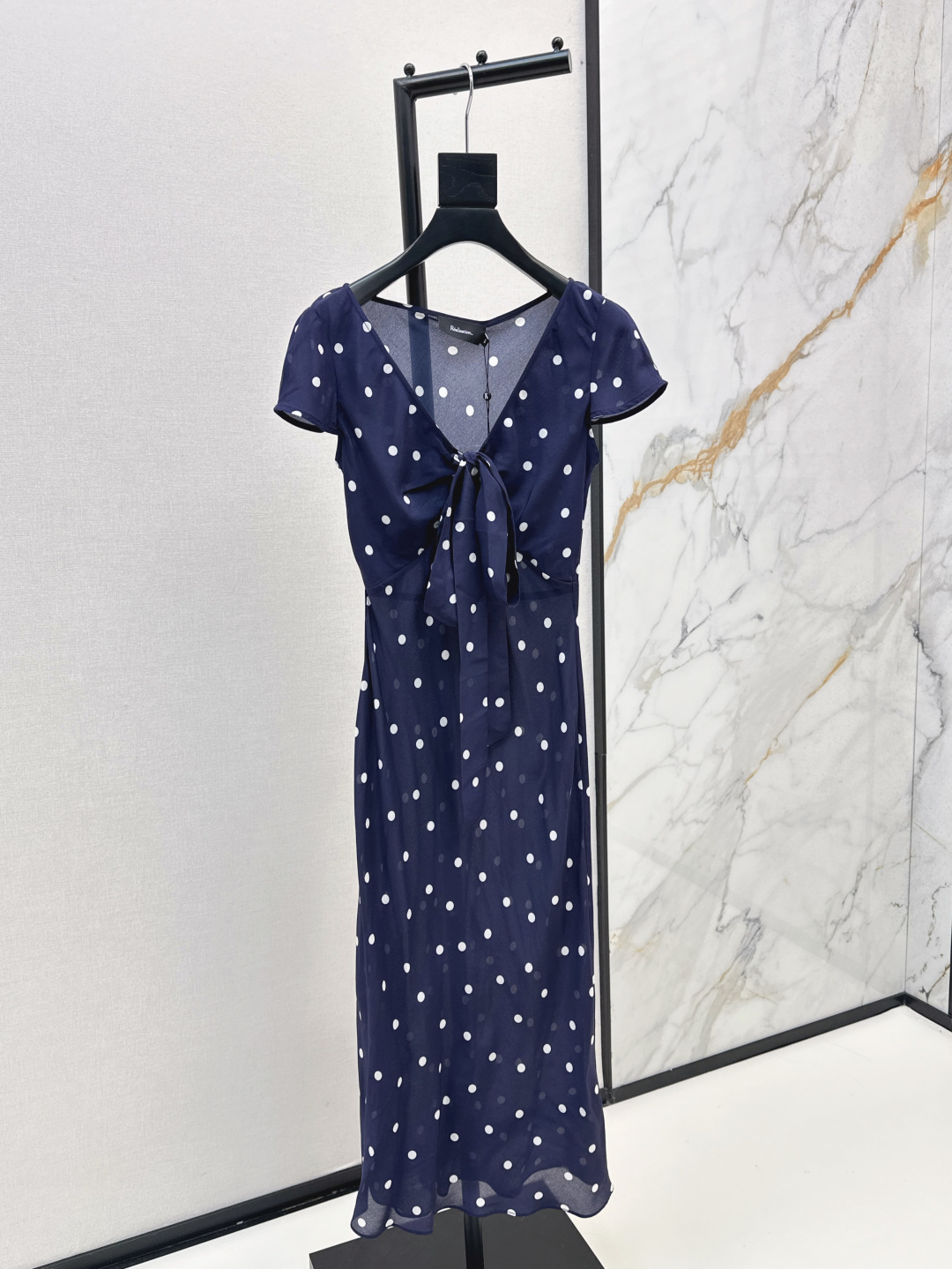 NO:456386,Exclusive first launch, fashionable design, 25Ss———The latest polka dot printed long dress in early spring, a rich vacation style, romantic and elegant white and rich beauty essentials, imported silk fabric, one color for sale in stock xssml, skirts, real silk, alexander wang19860909独家首发 时髦设计 25Ss———早春最新款波点印花长款连衣裙浓郁的度假风气息 浪漫优雅的白富美必备单品 进口真丝面料 一色现货发售xssml,,skirts,real silk,alexander wang,Women's clothing