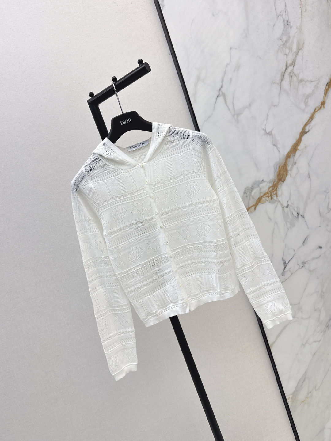 NO:457133,The same style as He Chaolian CD 25Ss———The latest style of early autumn gentle handmade crochet hooded knitted cardigan gentle French movie heroine is visually beautiful and romantic crochet flowers ~ the customized yarn is delicate and texture is super good. The elegant sweet girl looks good on dates and commuting. One color is available for sale in stock sml, hats, alexander wang19860909何超莲同款 CD 25Ss———早秋最新款温柔手工钩花连帽针织开衫温柔法式电影女主即视感 钩织花朵唯美浪漫～定制的纱线细腻质感超棒 气质优雅的甜美少女 约会通勤都很好看 一色现货发售sml,,hats,alexander wang,Women's clothing