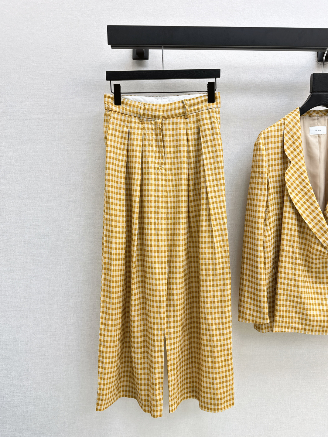 NO:457127,Ni Ni's same Row 25Ss———The latest handsome and fashionable suit for early autumn, light and breathable and comfortable suit jacket + the same series of plaid loose wide-leg straight pants yb developed fabric, a whole atmosphere outfit, loose silhouette cut, recommended a set of matching, one color split development, spot sml pants, jackets & coats, business suit, alexander wang19860909倪妮同款 Row 25Ss———早秋最新款帅气时髦套装轻薄透气舒适西装外套 +同系列格纹宽松阔腿直筒裤 yb开发面料 一整个氛围感穿搭 宽松廓形剪裁 推荐一套搭配 一色分开发 现货发售sml  裤,,jackets & coats,business suit,alexander wang,Women's clothing