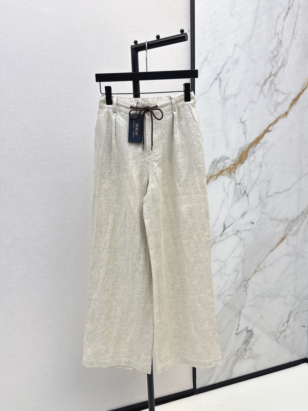 NO:457126,Old Qianfeng high-end commuting, super high practical wearability RL 25Ss————The latest classic logo embroidery old Qianfeng style suit splicing and printing design loose shirt + logo embroidery decorative drawstring straight pants. It uses high-quality cotton and linen fabric. The texture is super good and very high-end. It is a perfect old Qian style. You can be used for daily parties or commuting. It is lazy and casual and has a sense of vacation. It has a strong sense of sm trousers. It is developed in stock. SML pants, Shirts, Alexander wang.19860909老钱风高阶通勤 实穿性超高 RL 25Ss———早秋最新款经典logo刺绣老钱风套装拼接印花设计宽松衬衫+logo刺绣装饰抽绳直筒裤 采用了高克重的棉麻面料 质感超好 非常高级 妥妥的老钱风 日常聚会或者通勤都可以 慵懒休闲又有度假感 很强的造型感 两色分开发 现货发售sml 裤,,shirts,alexander wang,Women's clothing