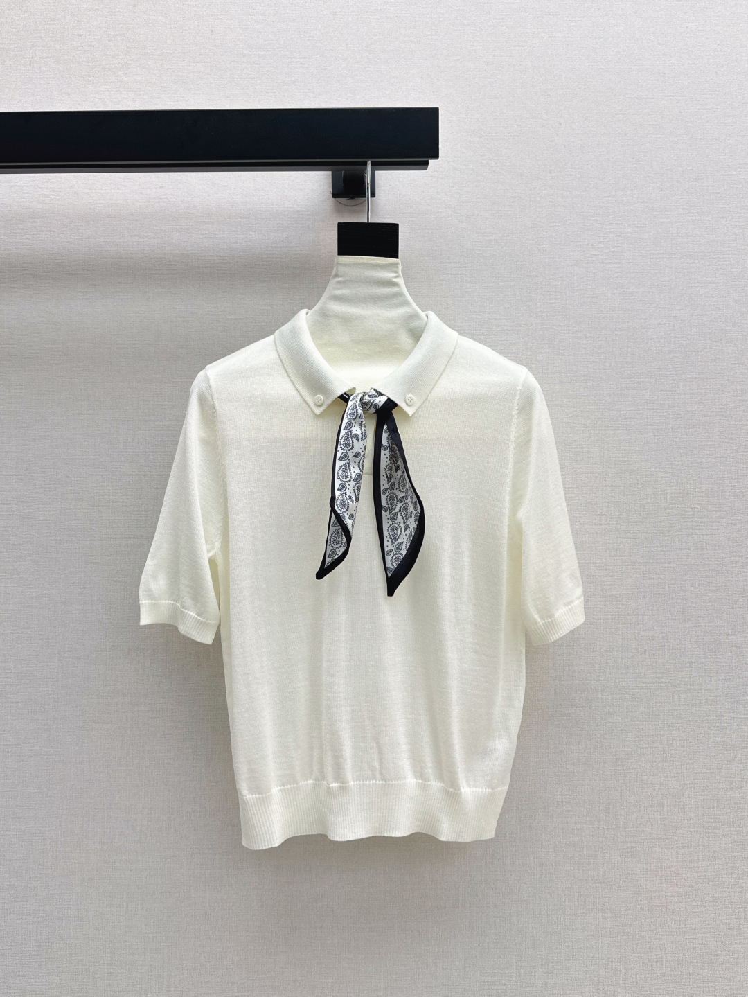 NO:457661,CD 25Ss—————The latest silk scarf decorative short-sleeved knitted vest in early autumn must have a college style that reduces age~~ More daily and versatile styles, very inclusive and not picky about the figure, casual matching and layering is very atmosphere~ Exquisite and unmissable casual items are available in three colors for sale, sml, T-shirt, alexander wang19860909CD 25Ss————早秋最新款丝巾装饰短袖针织背心必备减龄的学院风～～比较日常百搭的款式 包容性很强不挑身材 随意搭配叠穿都很有氛围感～精美不容错过的休闲单品 三色现货发售sml,,T-shirt,alexander wang,Women's clothing