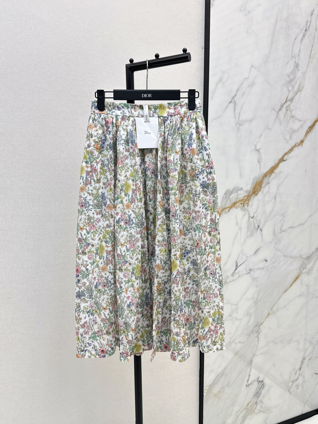 NO:458637,CD 25Ss—————The latest small floral print series high-waisted and breasted skirts in early autumn create a lazy romantic mood in summer Small floral print pure cotton fabric A series of matching can be sweet or salty, easy to wear to create a fashionable style. One color is available in stock smlxl, skirts, alexander wang19860909CD 25Ss————早秋最新款小碎花印花系列高腰排扣半身裙 打造夏季懒洋洋的浪漫情调 小碎花图案印花纯棉面料 一系列搭配可甜可盐 轻松穿出时髦范 一色现货发售smlxl,,skirts,alexander wang,Women's clothing