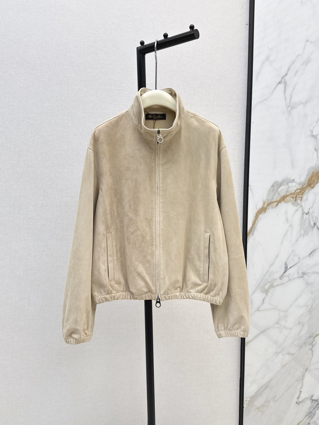 NO:458595,Exclusive first LP 25Ss———————The latest old-fashion style old-fashion style long-term bomber jacket, deer leather jacket, imported 100% suede lambskin, temperament stand-up collar and shoulder-shoulder style lazy and casual high-end items, customized hardware accessories full of details, low-key and luxurious design, highly recommended versatile items, two-color spot sale sml, loro piano, jackets & coats, jackets & coats, sheepskin, chamois leather, alexander wang19860909独家首发 LP 25Ss————早秋最新款老钱风穿搭长期主义飞行员夹克鹿皮绒外套 进口百分百麂皮绒小羊皮 气质立领落肩版型慵懒随性的高级单品 定制五金配件细节感满满 低调奢华设计感超赞 强烈推荐自留百搭单品 两色现货发售sml,,loro piana,jackets & coats,jackets & coats,sheepskin,chamois leather,alexander wang,Women's clothing