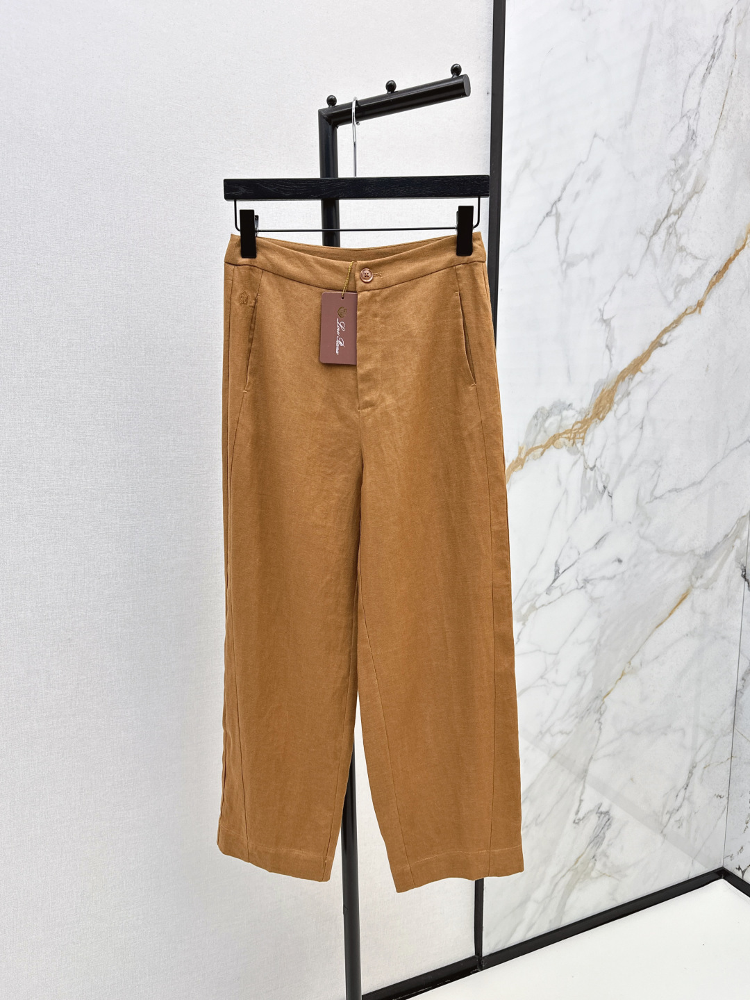 NO:458557,Exclusive model ~ LP 25Ss———The latest casual cotton and linen conical trousers in autumn and winter, high-end old-fashioned style, interpreting lazy and casual high-end items, classic mid- and high-waisted pants, a versatile item recommended for matching imported cotton and linen fabric, super good texture, two colors are available in stock, sml, loro piano, alexander wang19860909独家款～ LP 25Ss————秋冬最新款休闲棉麻锥形长裤高级老钱风穿搭 演绎慵懒随性的高级单品 经典中高腰裤型 百搭单品推荐一套搭配 进口棉麻面料 质感超好 两色现货发售sml,,loro piana,alexander wang,Women's clothing