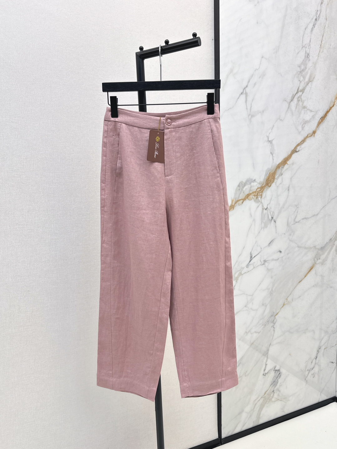 NO:458547,Exclusive model ~ LP 25Ss———The latest casual cotton and linen conical trousers in autumn and winter, high-end old-fashioned style, interpreting lazy and casual high-end items, classic mid- and high-waisted pants, a versatile item recommended for matching imported cotton and linen fabric, super good texture, two colors are available in stock, sml, loro piano, alexander wang19860909独家款～ LP 25Ss————秋冬最新款休闲棉麻锥形长裤高级老钱风穿搭 演绎慵懒随性的高级单品 经典中高腰裤型 百搭单品推荐一套搭配 进口棉麻面料 质感超好 两色现货发售sml,,loro piana,alexander wang,Women's clothing