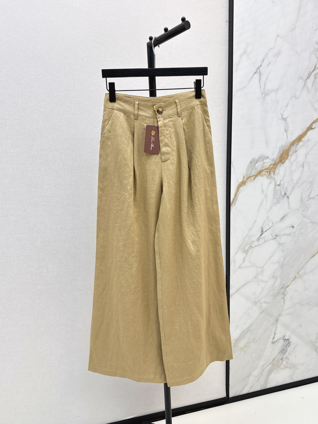 NO:739416,Exclusive debut of LP 25Ss - the latest high-end minimalist old money style suit in early autumn. Handsome work style waisted jacket + straight trousers. Minimalist casual old money style. The lace-up waist curve makes femininity sublimated in toughness. Easy to control for commuting. Pair with trousers from the same series to interpret different styles. Breathable and comfortable linen fabric. Excellent texture. Developed in two colors. Ready for sale sml, loro piana, jackets & coats,19860909独家首发 LP 25Ss————早秋最新款高级极简老钱风套装帅气工装风收腰外套+直筒西裤 极简休闲老钱风 系带收腰身曲线让柔美在硬朗中升华 通勤穿搭轻松驾驭 搭配同系列西裤 演绎不同风格 透气舒适的亚麻面料 质感超赞 两色分开发 现货发售sml,,loro piana,jackets & coats,,Women's clothing