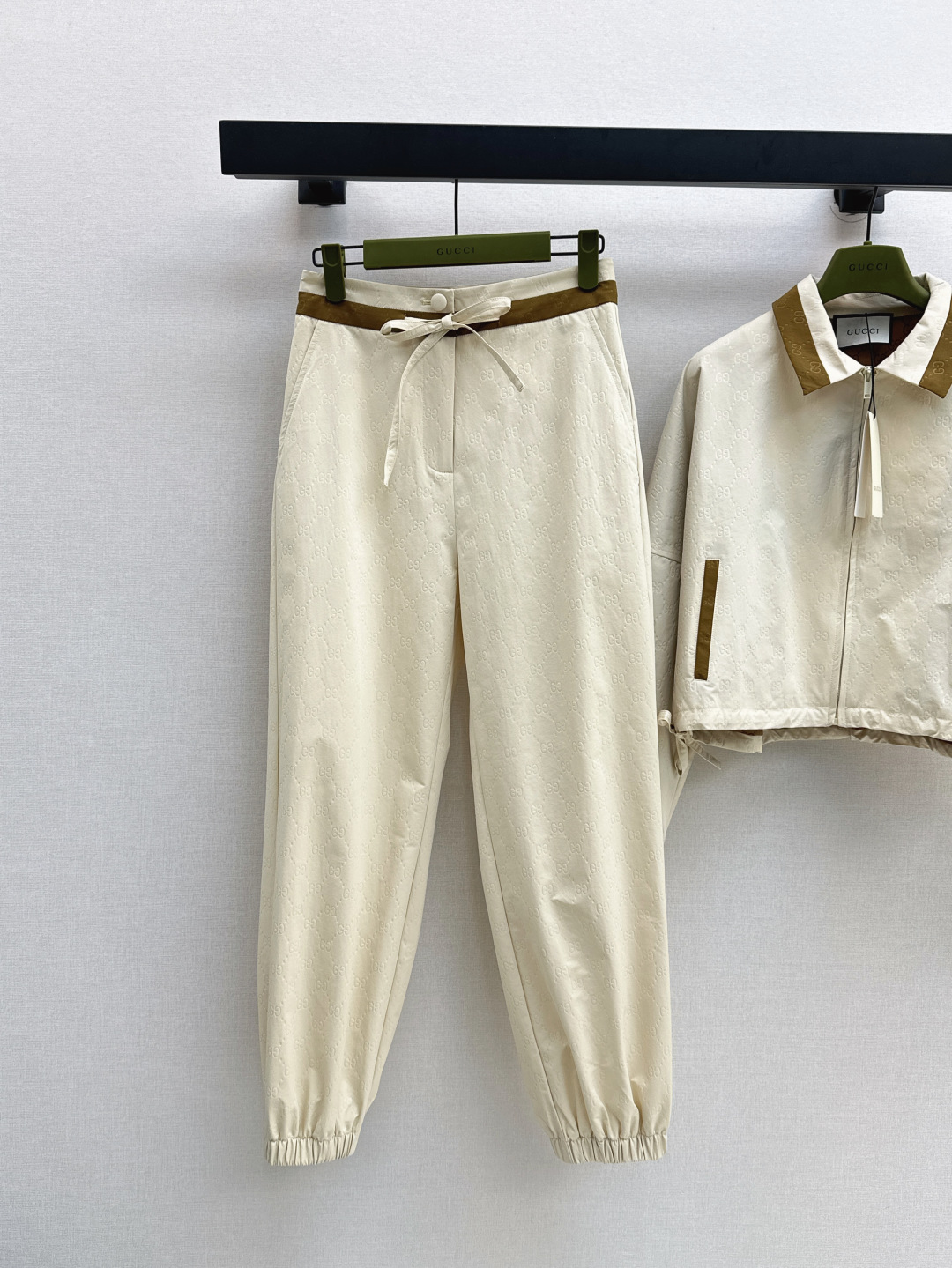 Gucci Women's Beige Two-Piece Set with Contrasting Collar and Drawstring Waist 7 cmp i1754904831585 6914 0 6