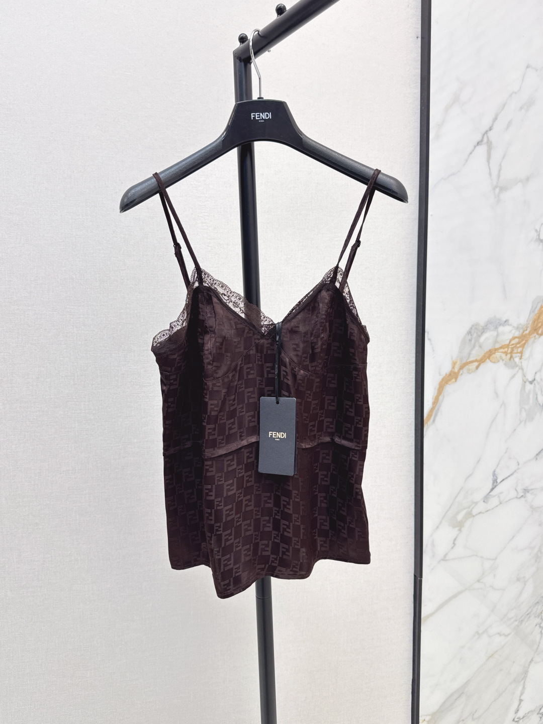 NO:461558,FD 25Ss———The latest lace decorative suspenders in autumn and winter, custom logo jacquard fabric, silky and smooth, classic and stylish, everything can be perfectly controlled, high-end ready-to-wear method, the details are so beautiful!  Exquisite and daily, easy to control, casual girlish feeling, one-size spot sml, alexander wang19860909FD 25Ss————秋冬最新款蕾丝花边装饰小吊带 定制logo提花面料 面料丝滑光洁 经典又有型 各种都能完美驾驭 高级成衣做法 细节美到爆！精美又日常 轻松驾驭 休闲少女感 一色现货发售sml,,alexander wang,Women's clothing