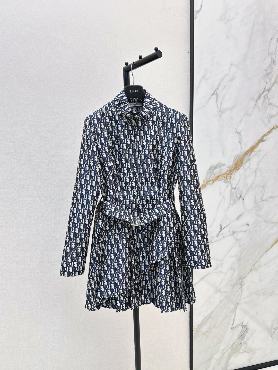 NO:461534,CD 25Ss—————The latest logo jacquard waist-hugging dress in early autumn. A style that is easy to control. Everyone can wear every day. It is very OK for everyday commuting. Monograw prints are more layered. The full amount of small details is too important. SML is available in stock, Skirts, Alexander wang19860909CD 25Ss————早秋最新款logo提花收腰连衣裙 可A可乖的风格 版型属于谁都好驾驭 日常通勤穿什么的都是很OK的 Monograw印花层次感更加丰富 满满小细节太加分了 一色现货发售sml,,skirts,alexander wang,Women's clothing