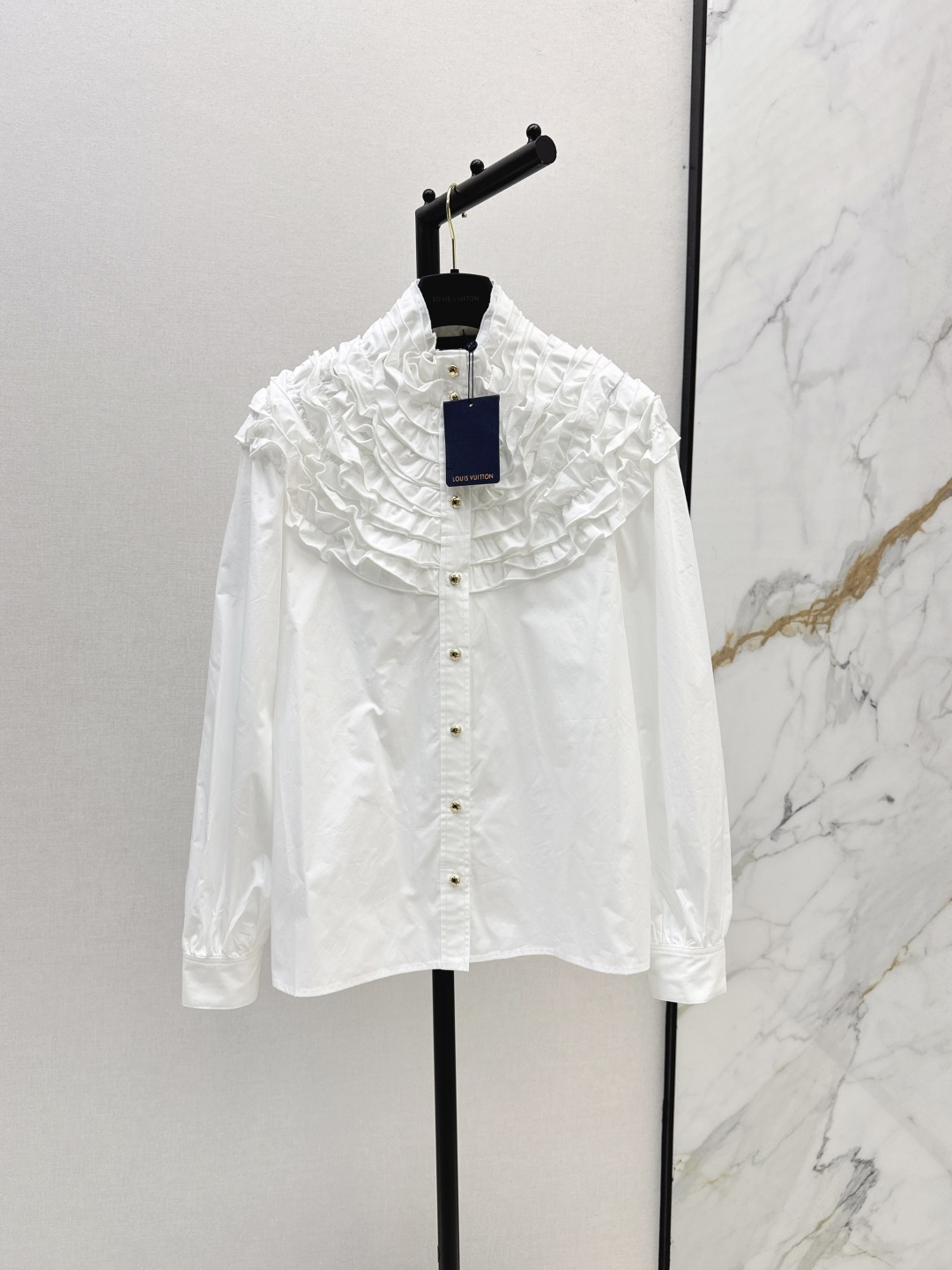 NO:461590,L family 25Ss——————The latest style of early autumn palace style lace collar long-sleeved shirt pure and beautiful girl, age-reducing fungus pleated lace collar design, classic loose style versatile and not picky, high-end fashionable and versatile items, one-color spot on sale smlxl,,louis vuitton,shirts,alexander wang19860909L家 25Ss————早秋最新款宫廷风花边领长袖衬衫纯欲乖乖女 减龄的木耳褶花边领设计 经典宽松版型百搭不挑人 高级时髦百搭单品 一色现货发售smlxl,,louis vuitton,shirts,alexander wang,Women's clothing